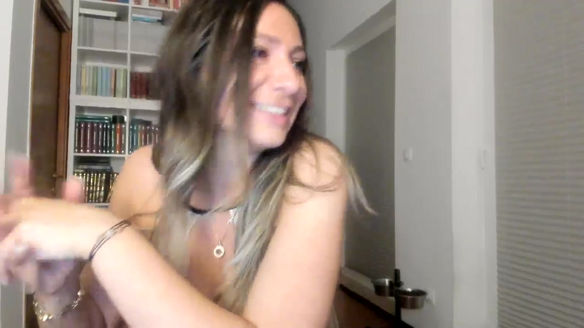 Gallery image thumbnail from ItsEvie's myfreecams stream on, 08/04/2025, 23:22 image 6 of 20