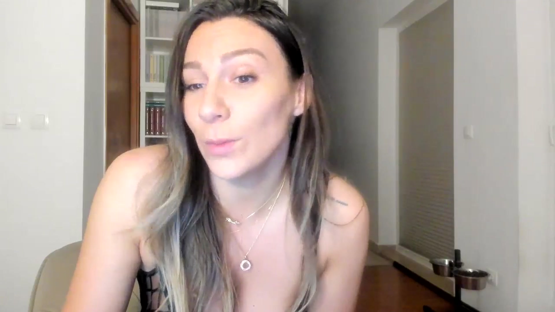 Gallery image thumbnail from ItsEvie's myfreecams stream on, 08/05/2025, 22:58 image 9 of 20