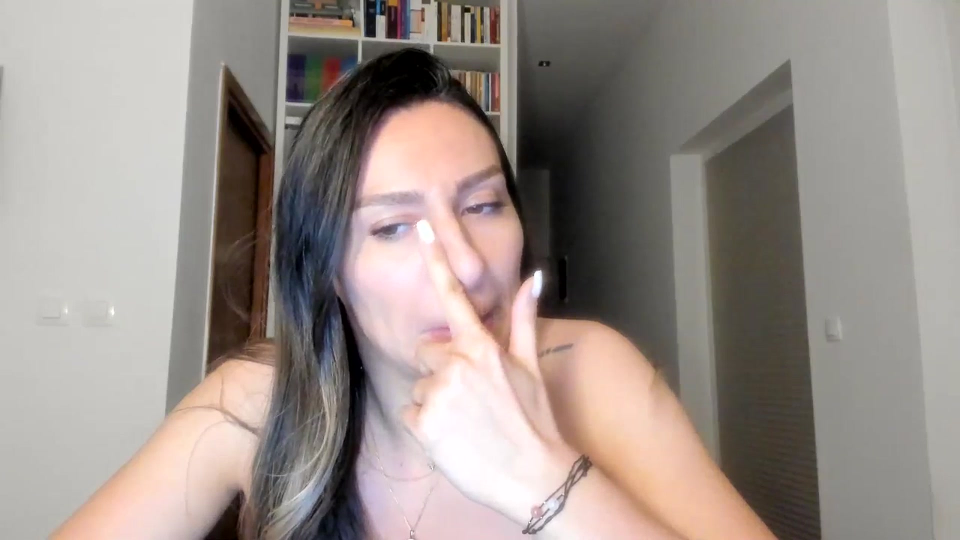 Gallery image thumbnail from ItsEvie's myfreecams stream on, 08/06/2025, 24:12 image 10 of 20