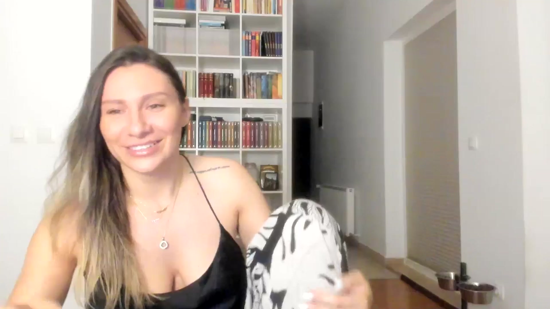 Gallery image thumbnail from ItsEvie's myfreecams stream on, 08/06/2025, 22:36 image 15 of 20
