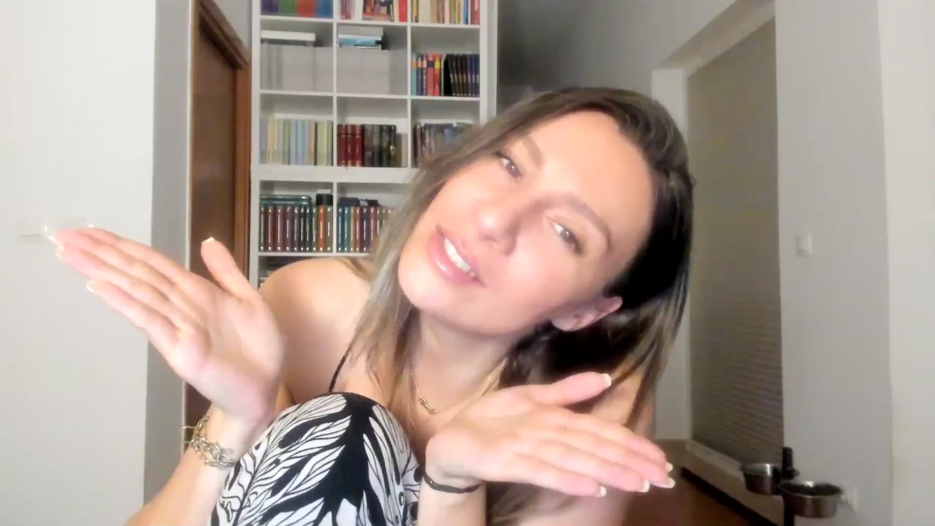 Gallery image thumbnail from ItsEvie's myfreecams stream on, 08/06/2025, 22:36 image 12 of 20