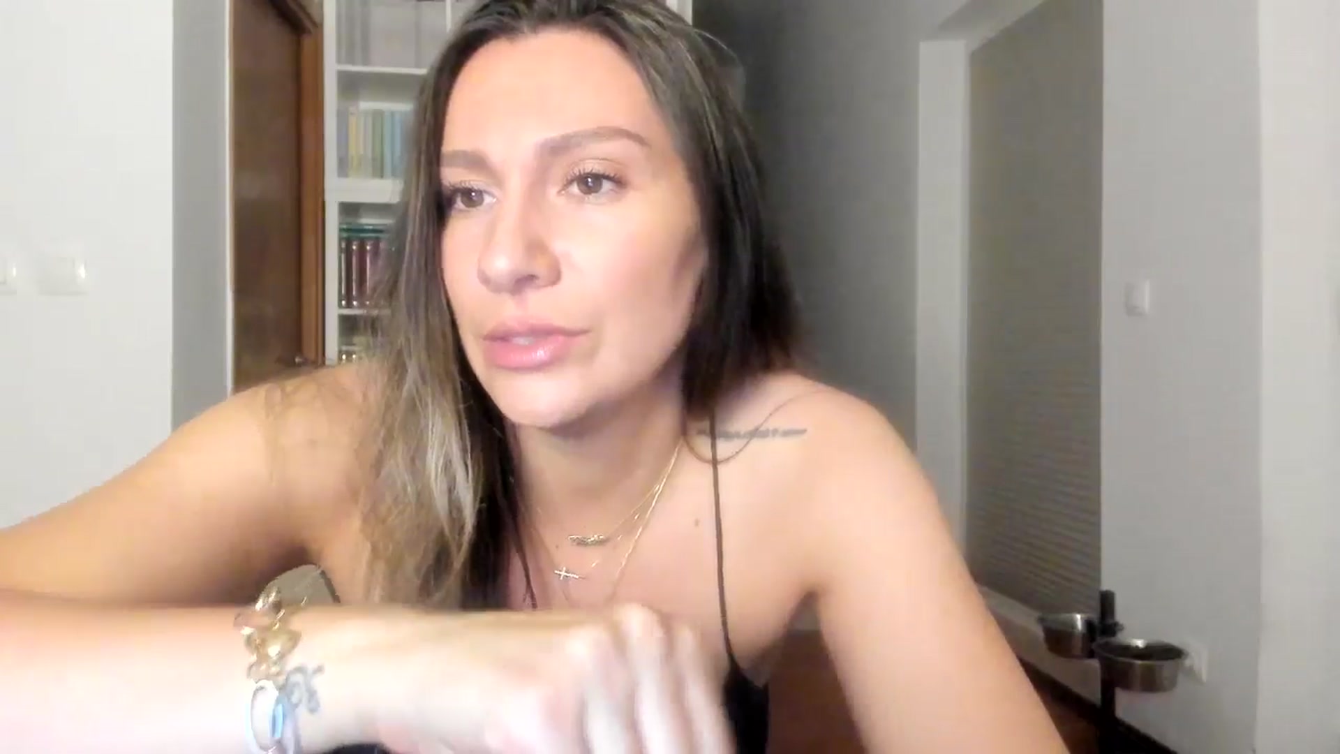 Gallery image thumbnail from ItsEvie's myfreecams stream on, 08/06/2025, 22:36 image 4 of 20