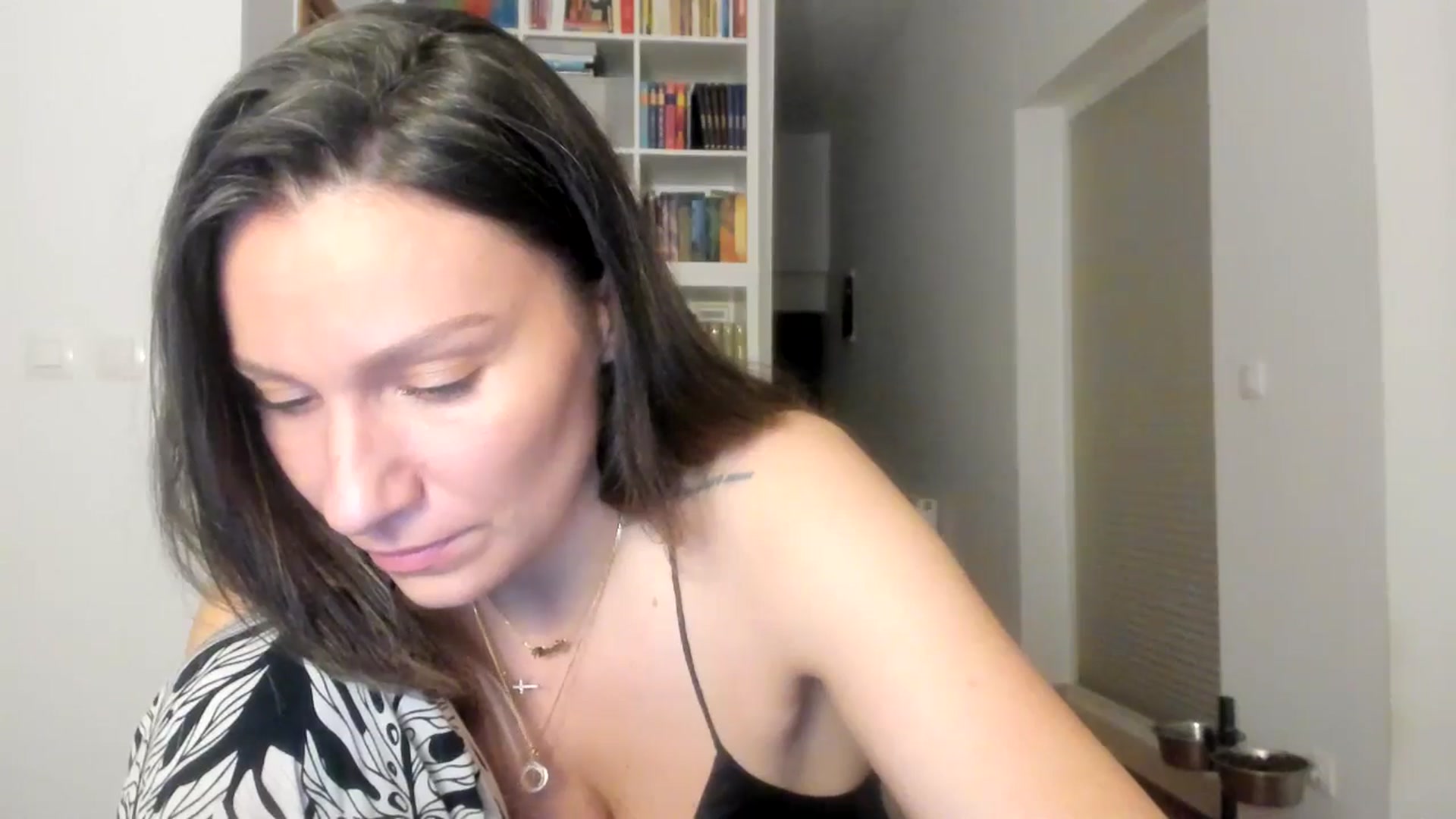 Gallery image thumbnail from ItsEvie's myfreecams stream on, 08/06/2025, 22:36 image 11 of 20