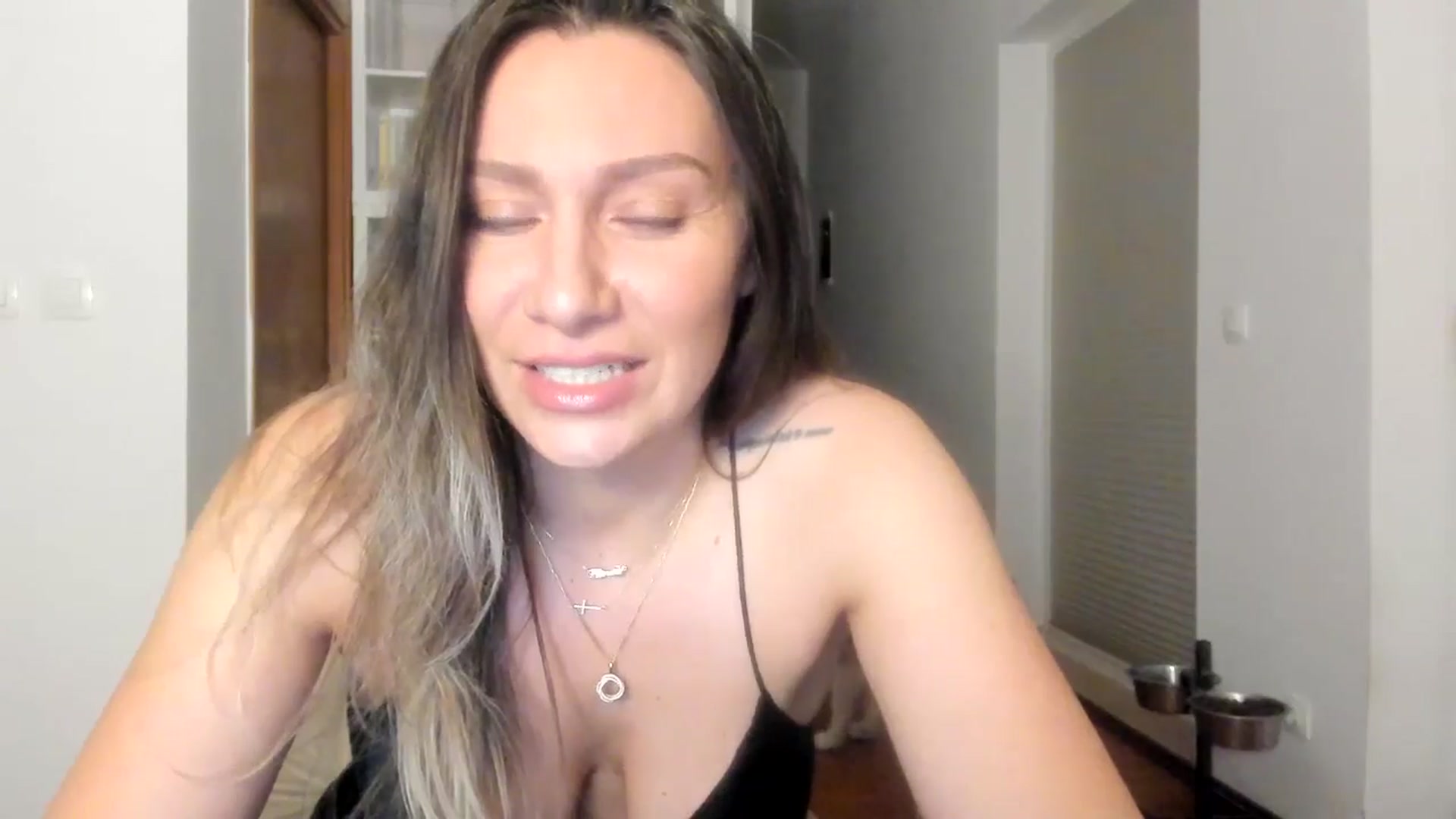 Gallery image thumbnail from ItsEvie's myfreecams stream on, 08/06/2025, 22:36 image 3 of 20