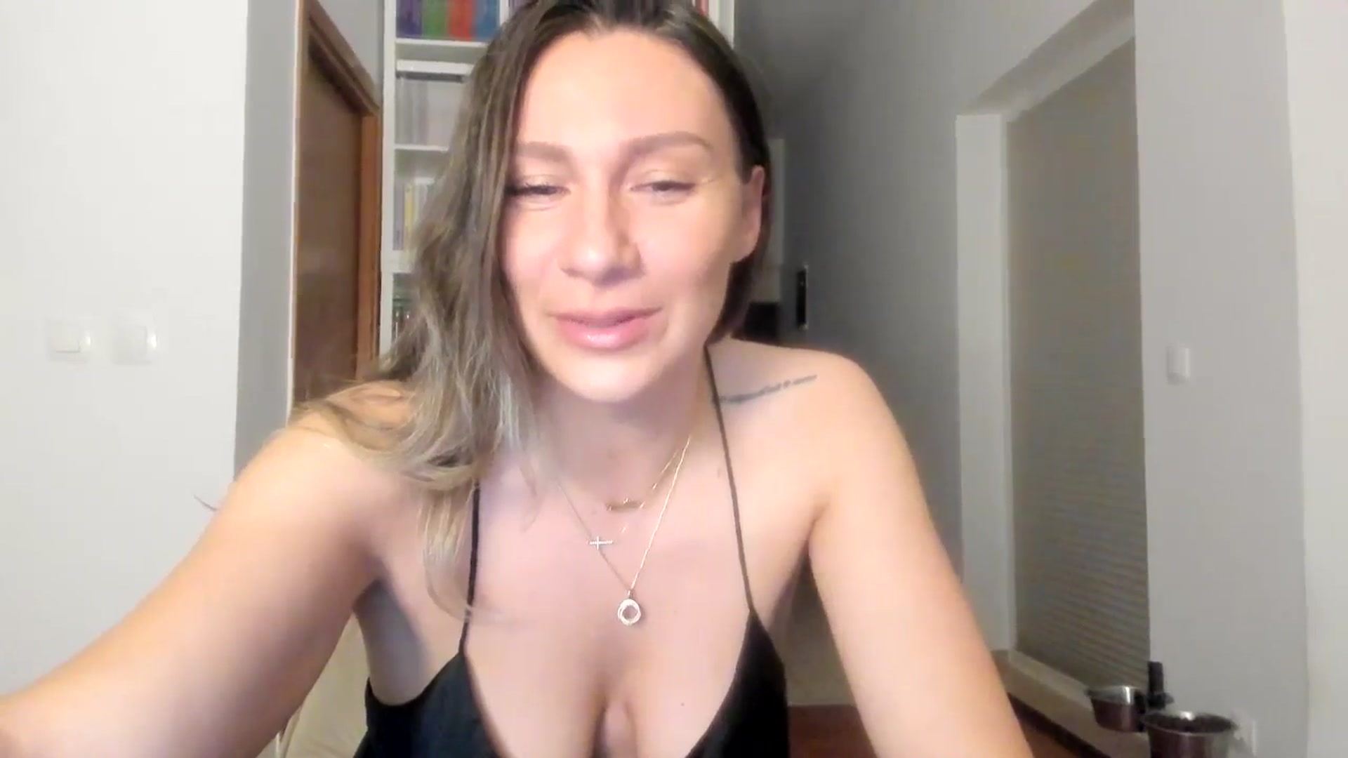Gallery image thumbnail from ItsEvie's myfreecams stream on, 08/06/2025, 22:36 image 8 of 20