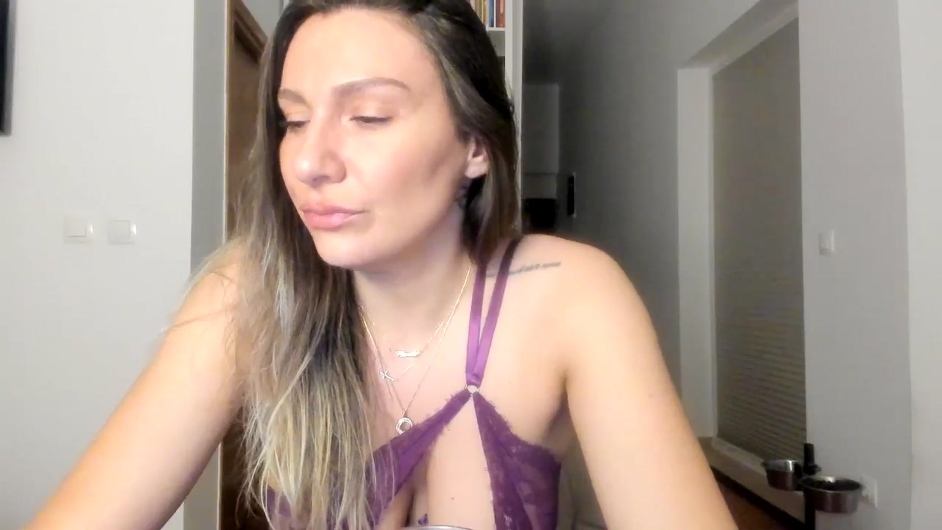Gallery image thumbnail from ItsEvie's myfreecams stream on, 08/06/2025, 23:11 image 15 of 20