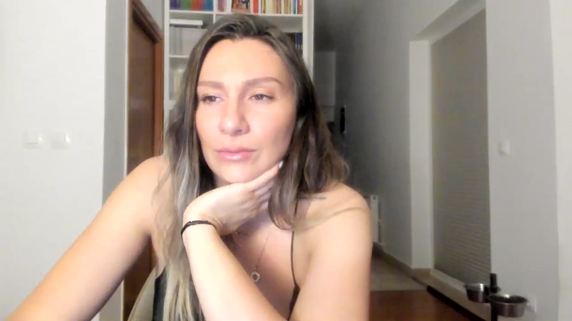 Gallery image thumbnail from ItsEvie's myfreecams stream on, 08/06/2025, 23:11 image 3 of 20