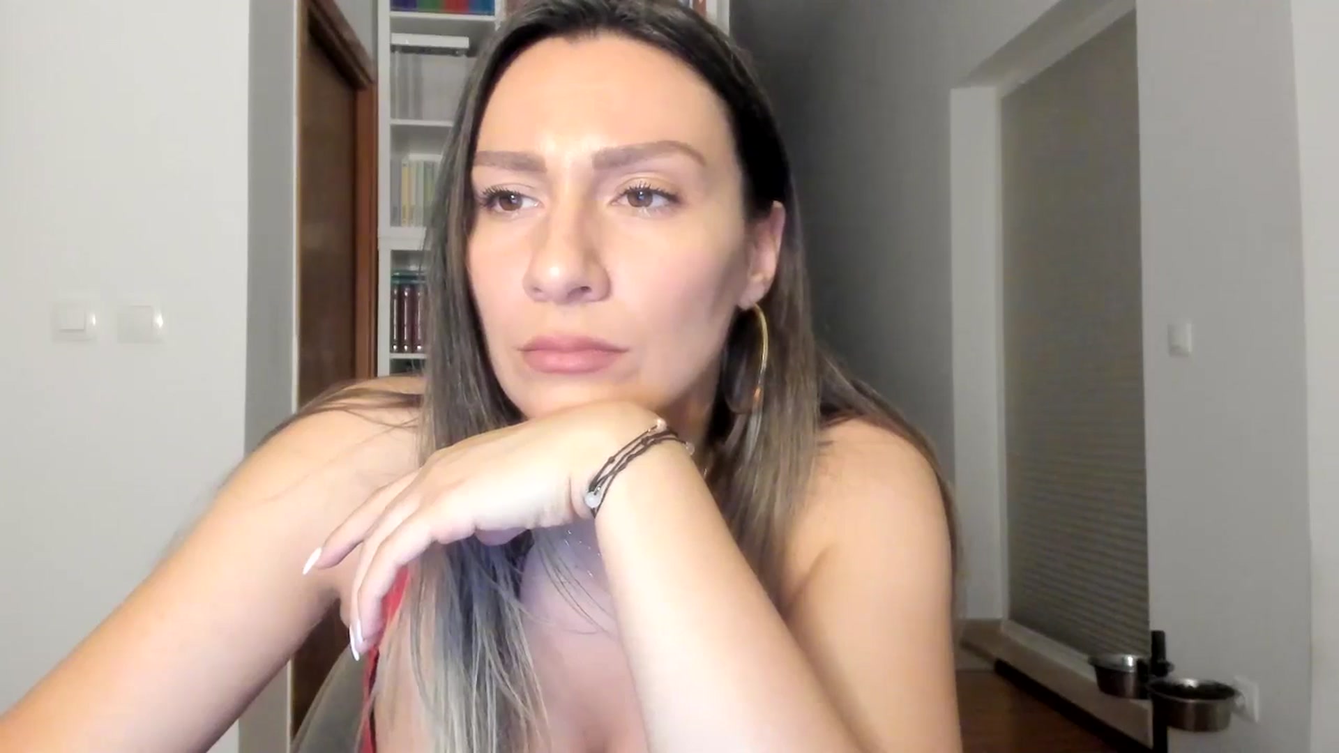 Gallery image thumbnail from ItsEvie's myfreecams stream on, 08/10/2025, 22:57 image 18 of 20