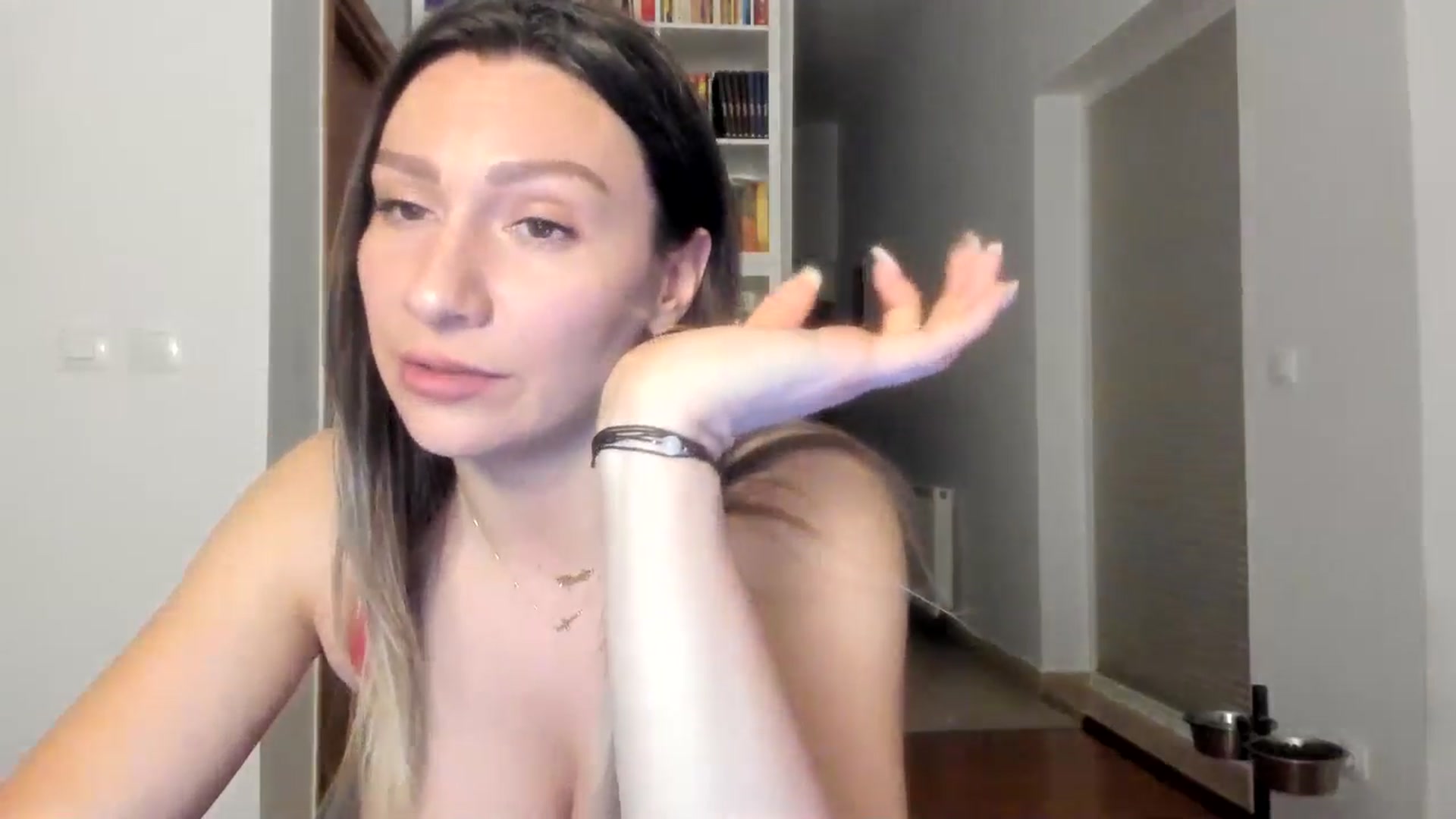 Gallery image thumbnail from ItsEvie's myfreecams stream on, 08/10/2025, 22:57 image 17 of 20