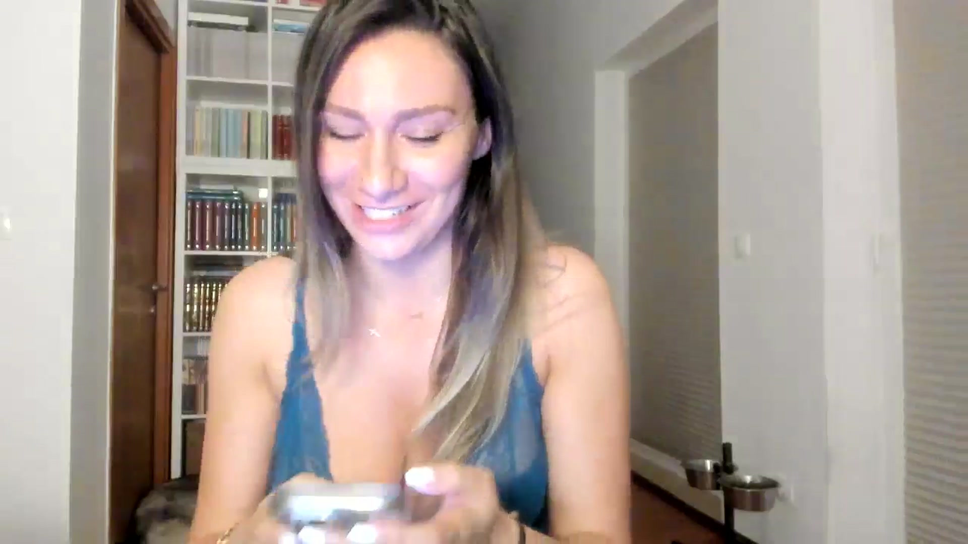 Gallery image thumbnail from ItsEvie's myfreecams stream on, 08/11/2025, 23:01 image 6 of 20