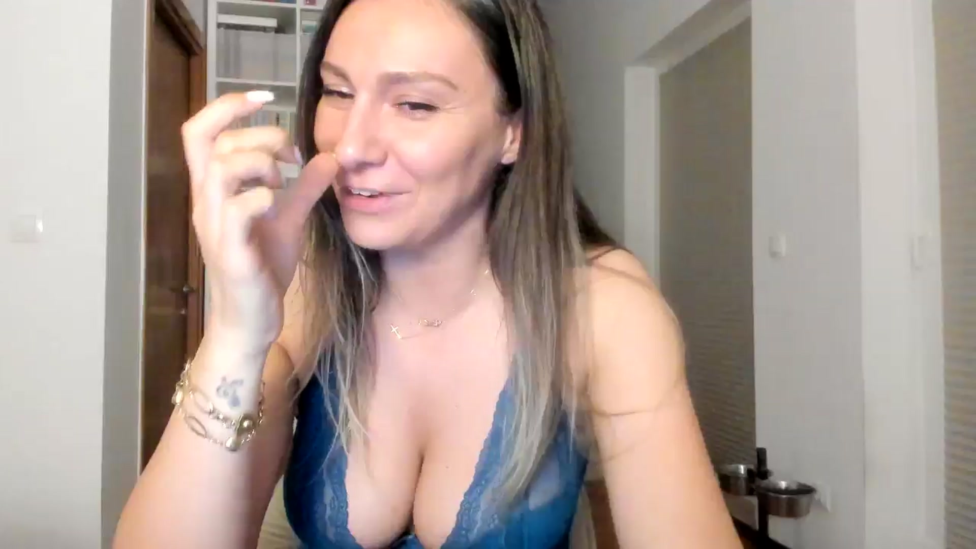 Gallery image thumbnail from ItsEvie's myfreecams stream on, 08/11/2025, 23:01 image 3 of 20