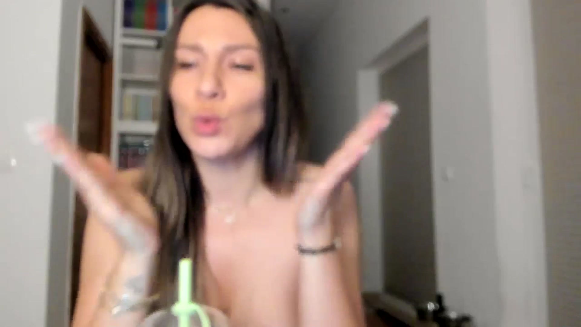 Gallery image thumbnail from ItsEvie's myfreecams stream on, 08/13/2025, 24:08 image 11 of 20