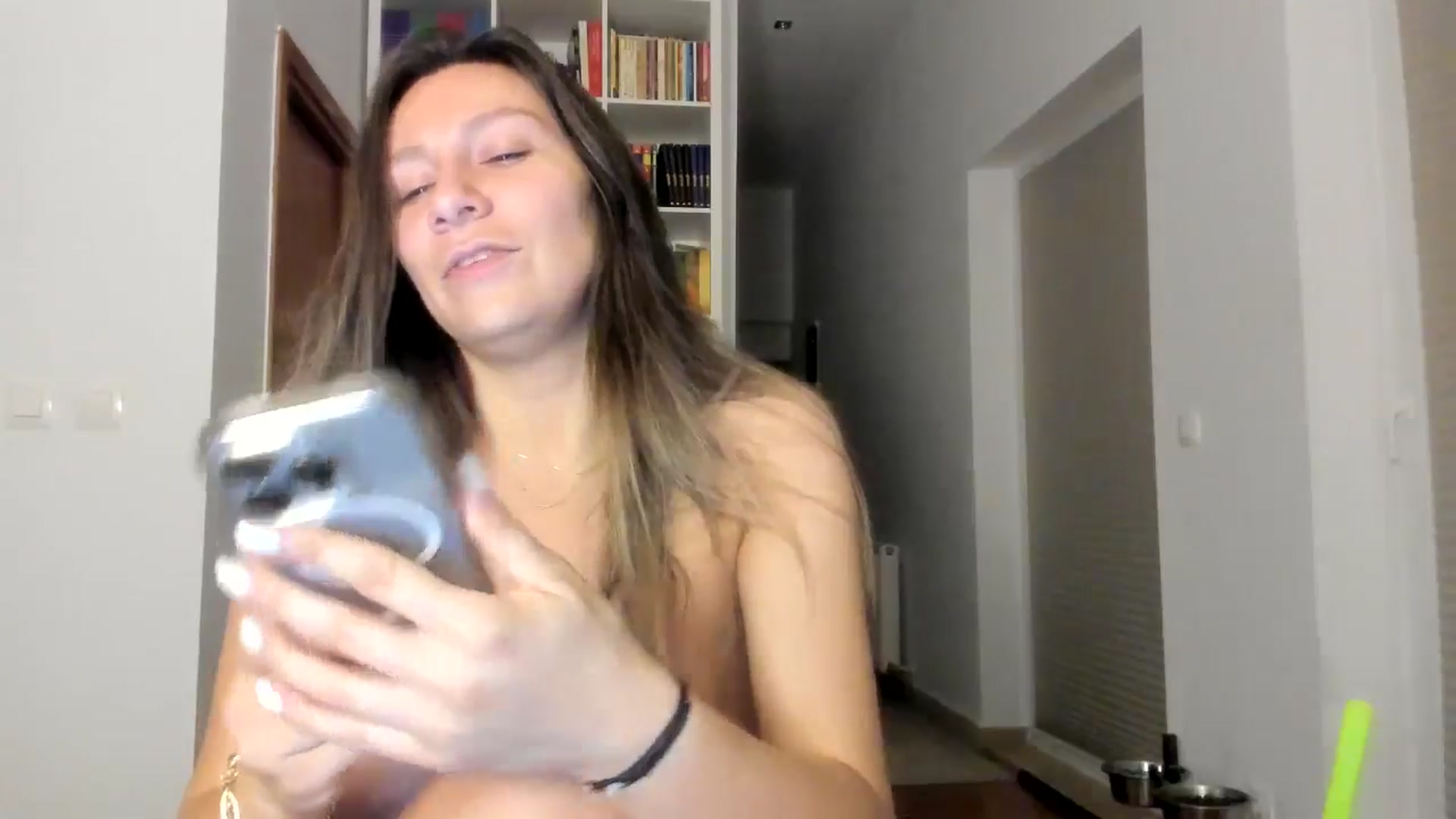 Gallery image thumbnail from ItsEvie's myfreecams stream on, 08/14/2025, 24:29 image 9 of 20