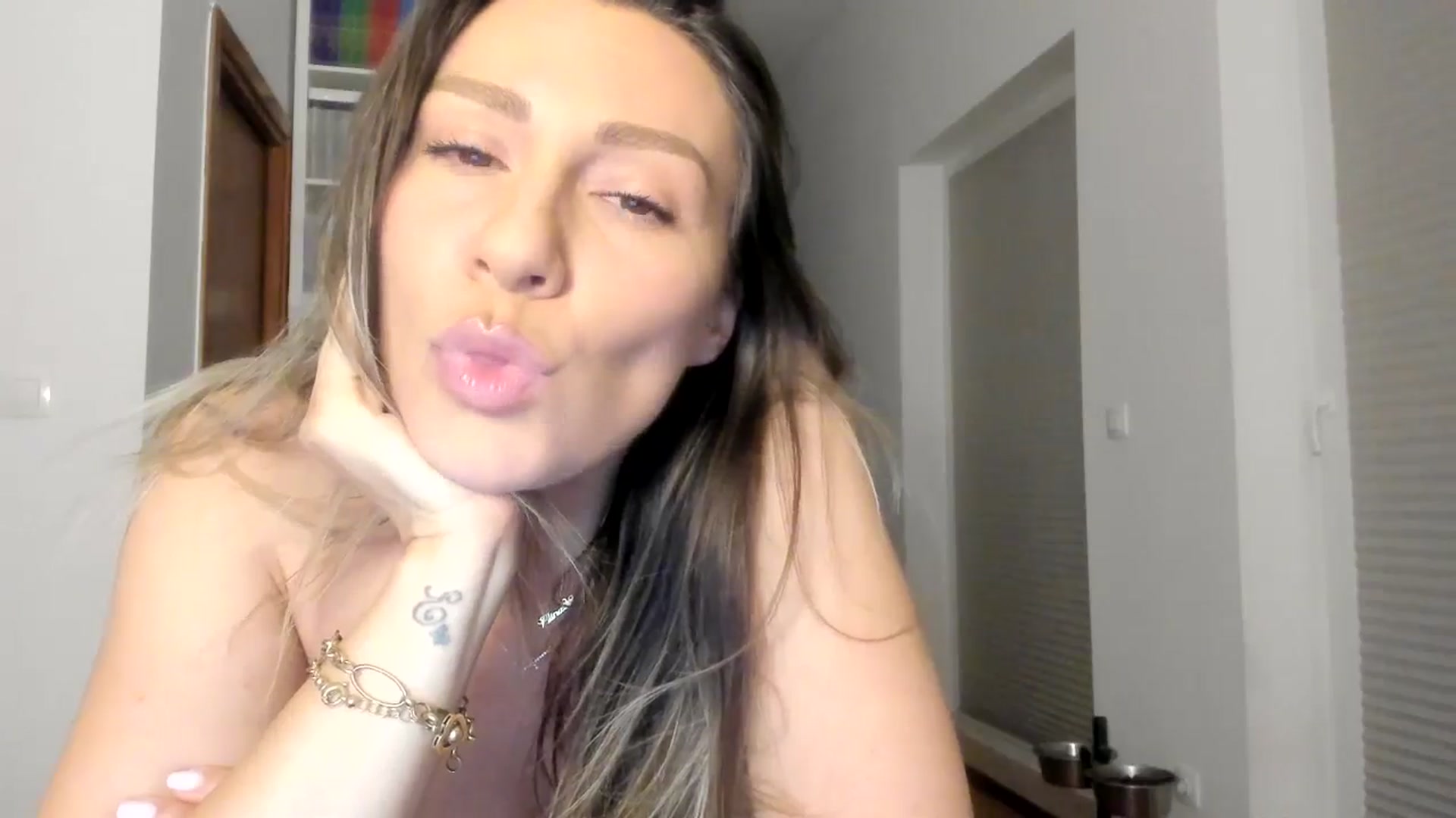 Gallery image thumbnail from ItsEvie's myfreecams stream on, 08/15/2025, 01:19 image 7 of 20