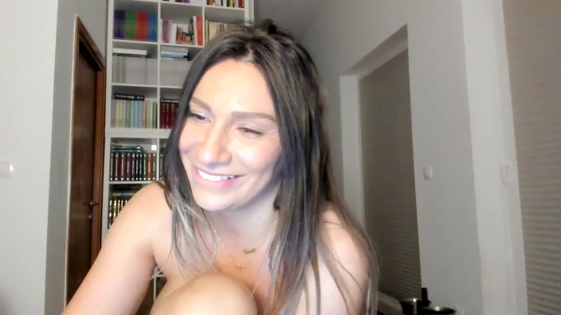 Gallery image thumbnail from ItsEvie's myfreecams stream on, 08/17/2025, 24:33 image 14 of 20