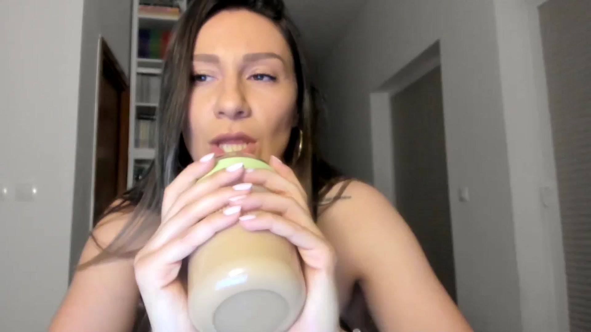 Gallery image thumbnail from ItsEvie's myfreecams stream on, 08/17/2025, 24:33 image 4 of 20