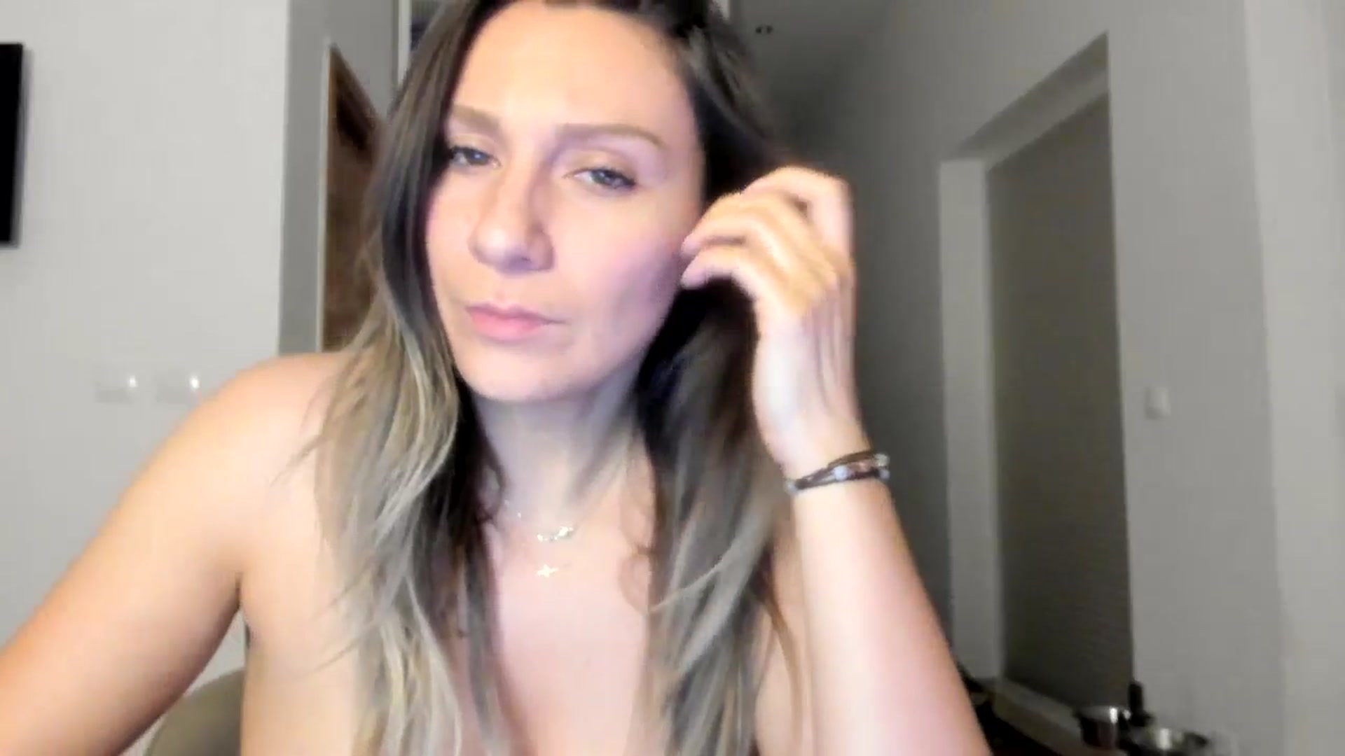 Gallery image thumbnail from ItsEvie's myfreecams stream on, 08/18/2025, 24:09 image 6 of 20
