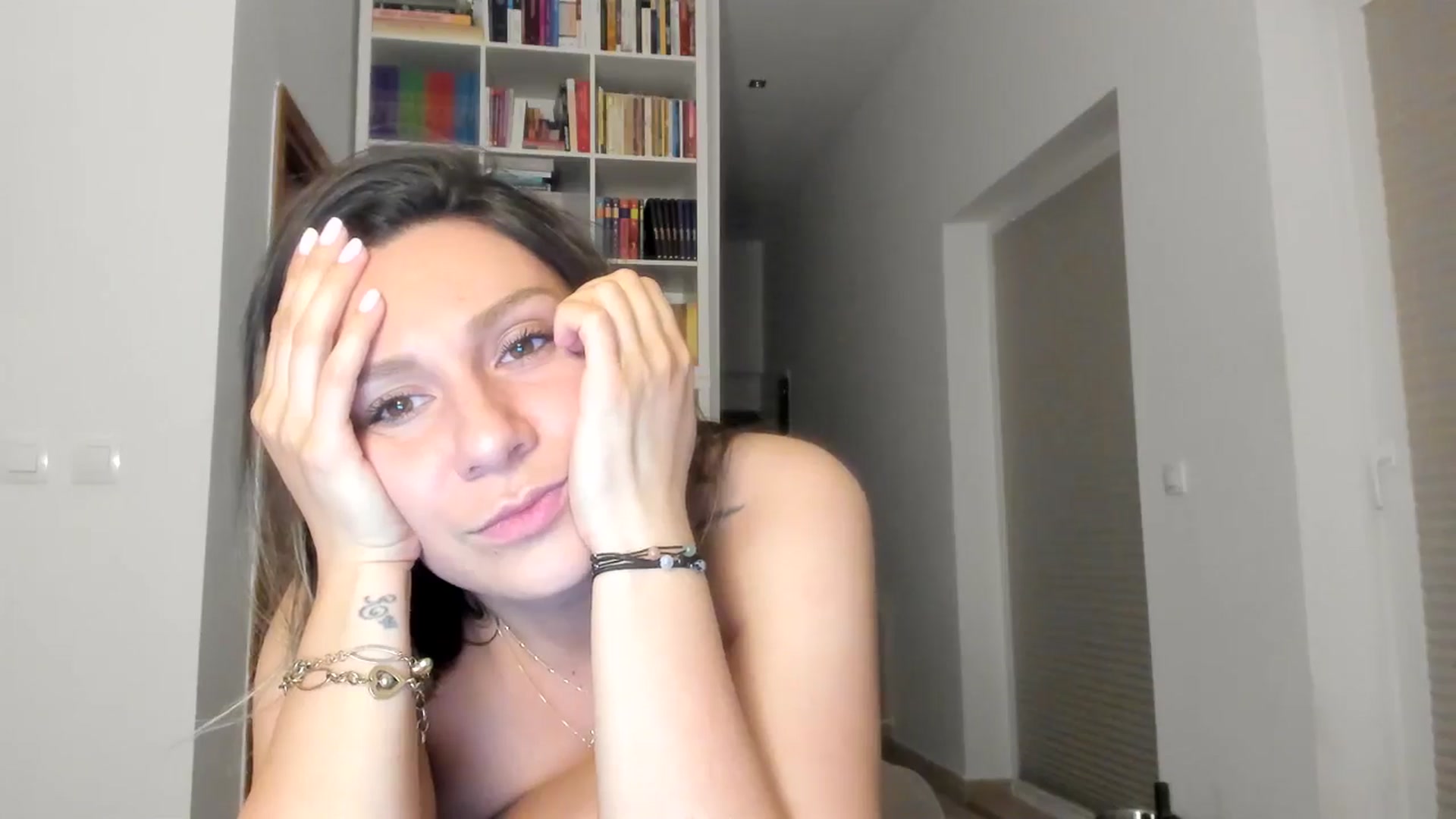 Gallery image thumbnail from ItsEvie's myfreecams stream on, 08/18/2025, 24:09 image 17 of 20