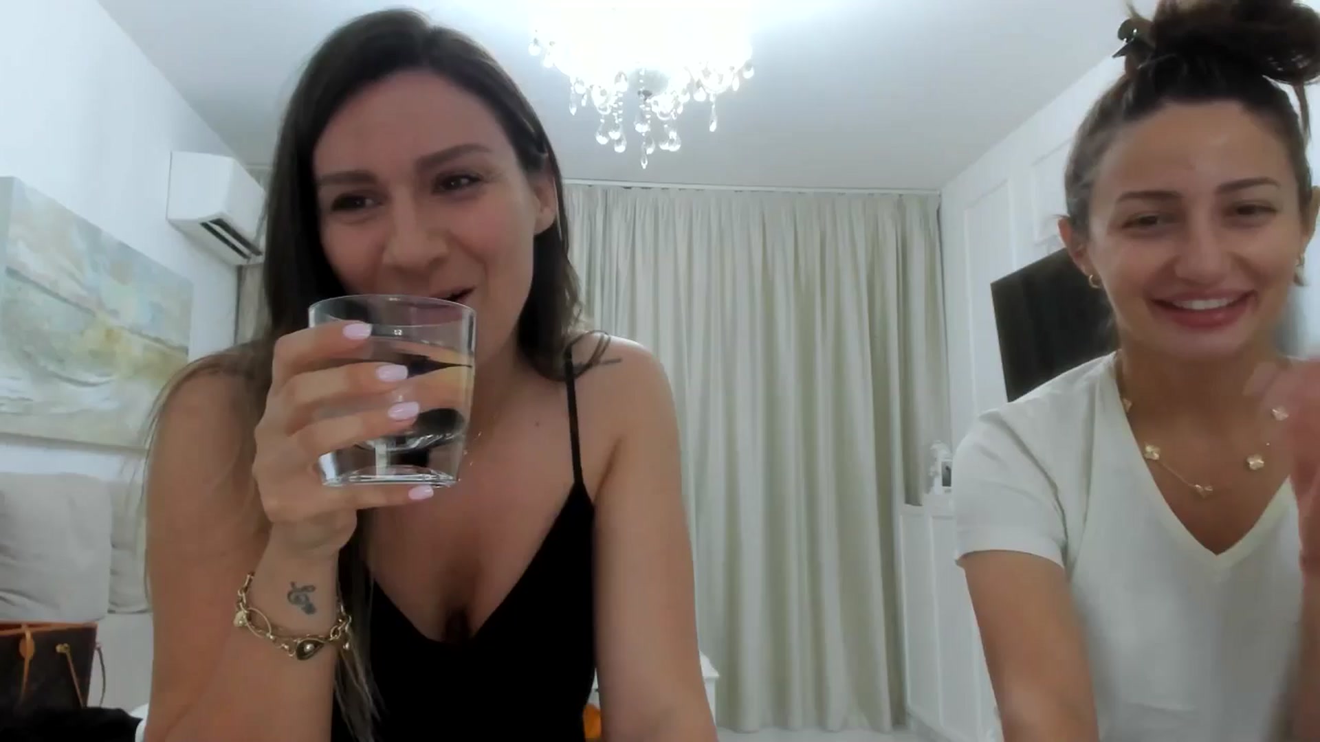 Gallery image thumbnail from ItsEvie's myfreecams stream on, 08/19/2025, 24:33 image 13 of 20