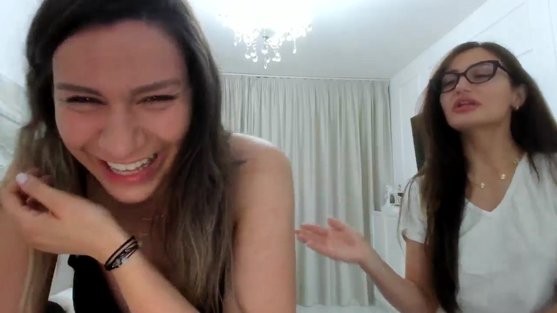 Gallery image thumbnail from ItsEvie's myfreecams stream on, 08/19/2025, 24:33 image 8 of 20