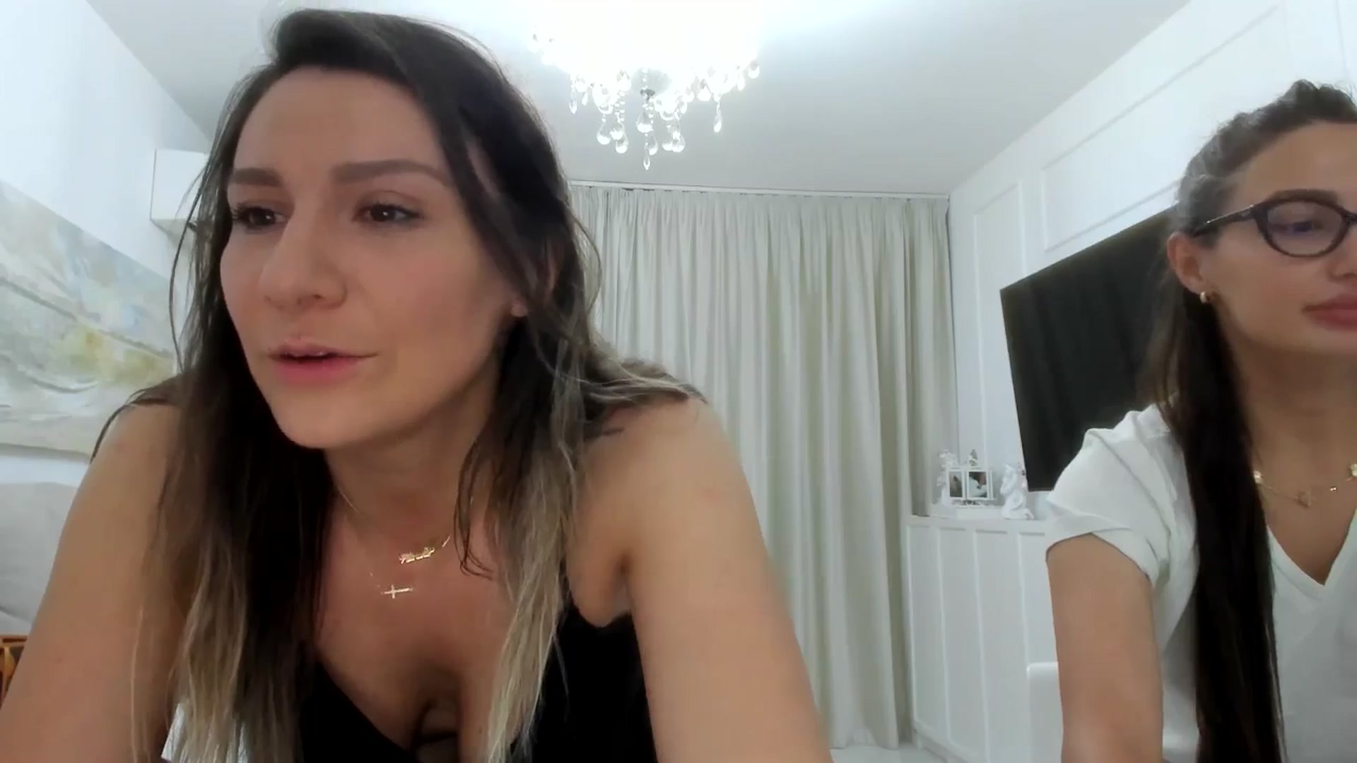 Gallery image thumbnail from ItsEvie's myfreecams stream on, 08/19/2025, 24:33 image 6 of 20