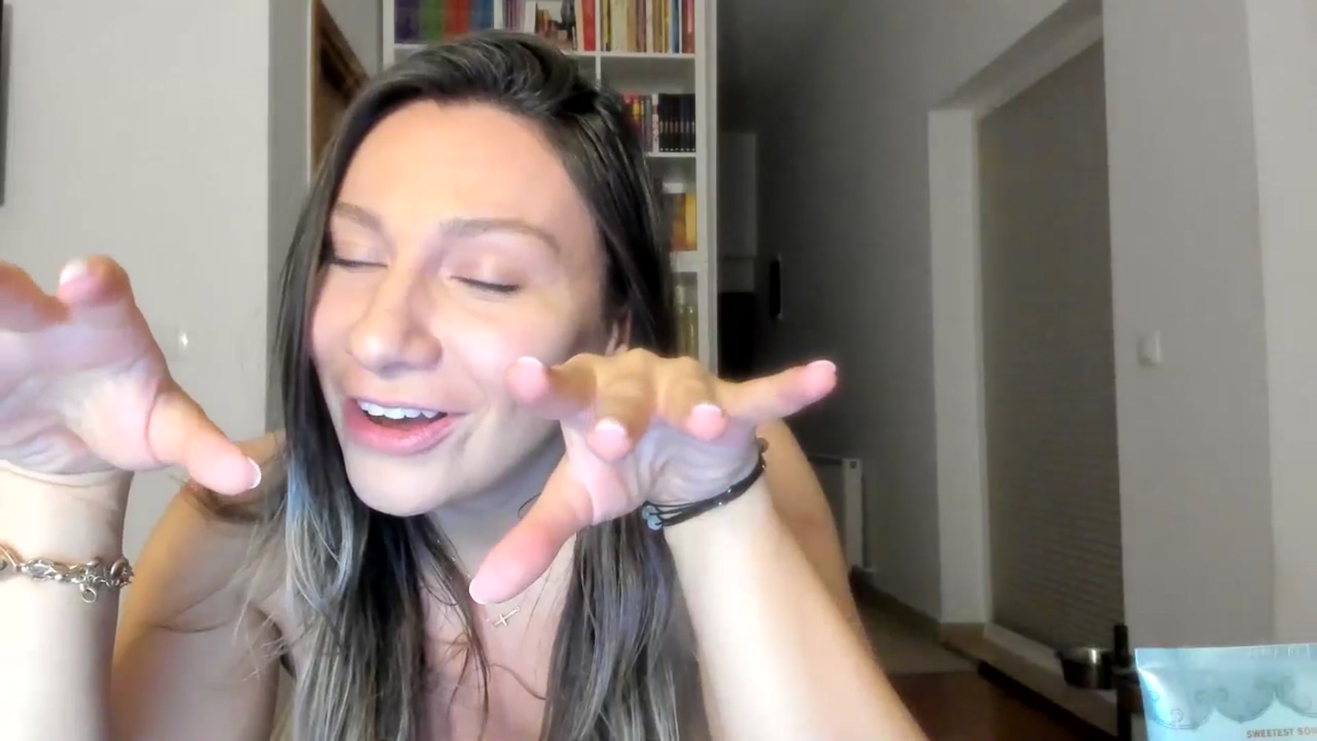 Gallery image thumbnail from ItsEvie's myfreecams stream on, 08/20/2025, 24:02 image 15 of 20