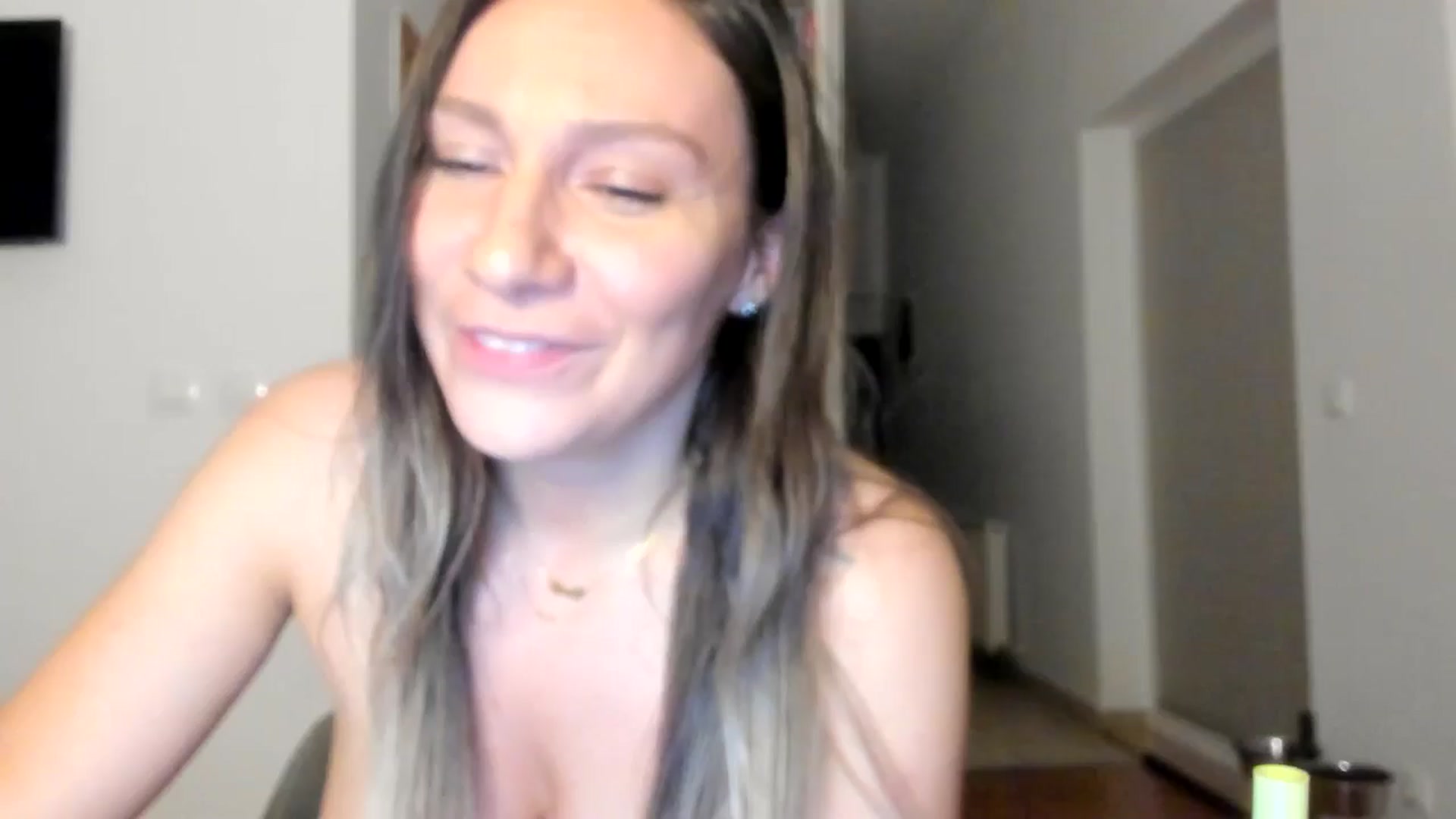 Gallery image thumbnail from ItsEvie's myfreecams stream on, 08/20/2025, 24:29 image 17 of 20