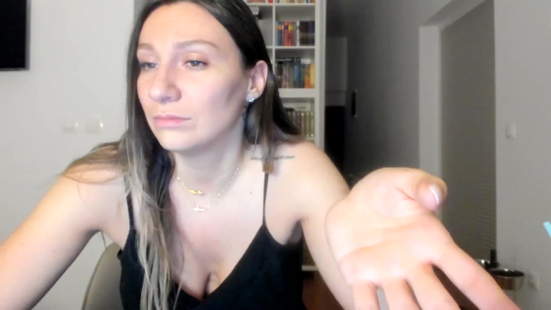 Gallery image thumbnail from ItsEvie's myfreecams stream on, 08/21/2025, 24:57 image 13 of 20