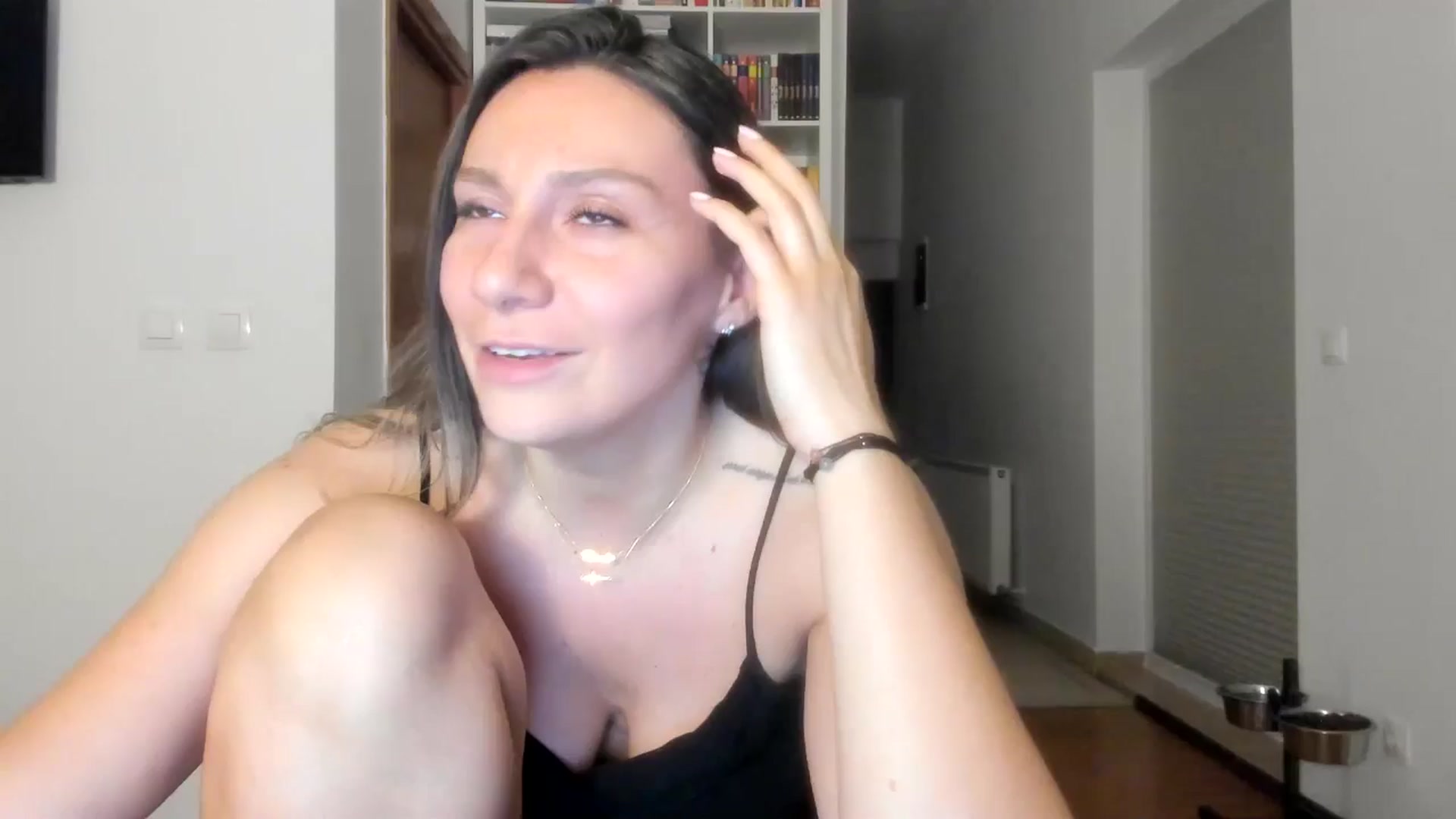 Gallery image thumbnail from ItsEvie's myfreecams stream on, 08/21/2025, 24:57 image 6 of 20