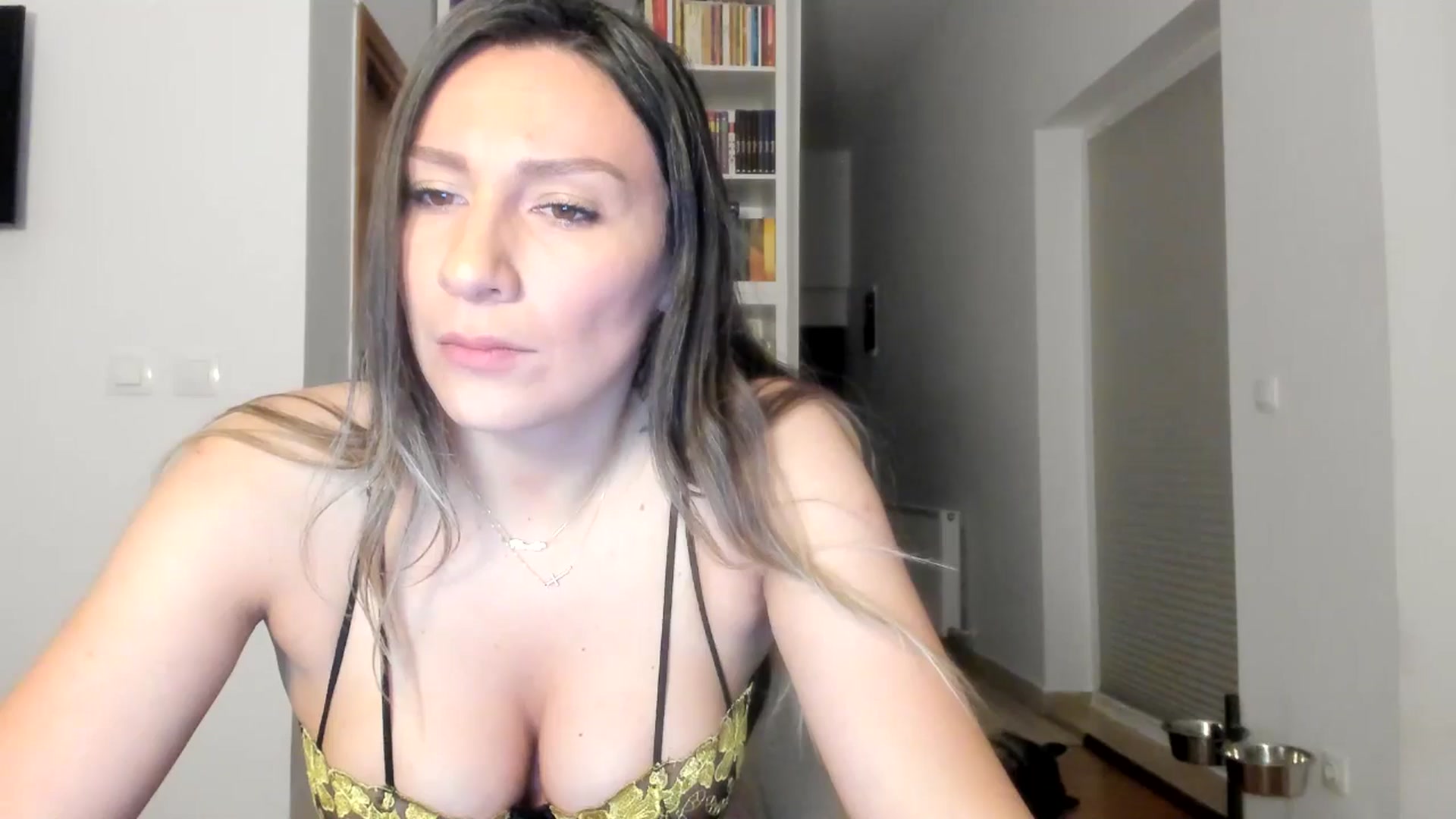 Gallery image thumbnail from ItsEvie's myfreecams stream on, 08/21/2025, 22:49 image 17 of 20