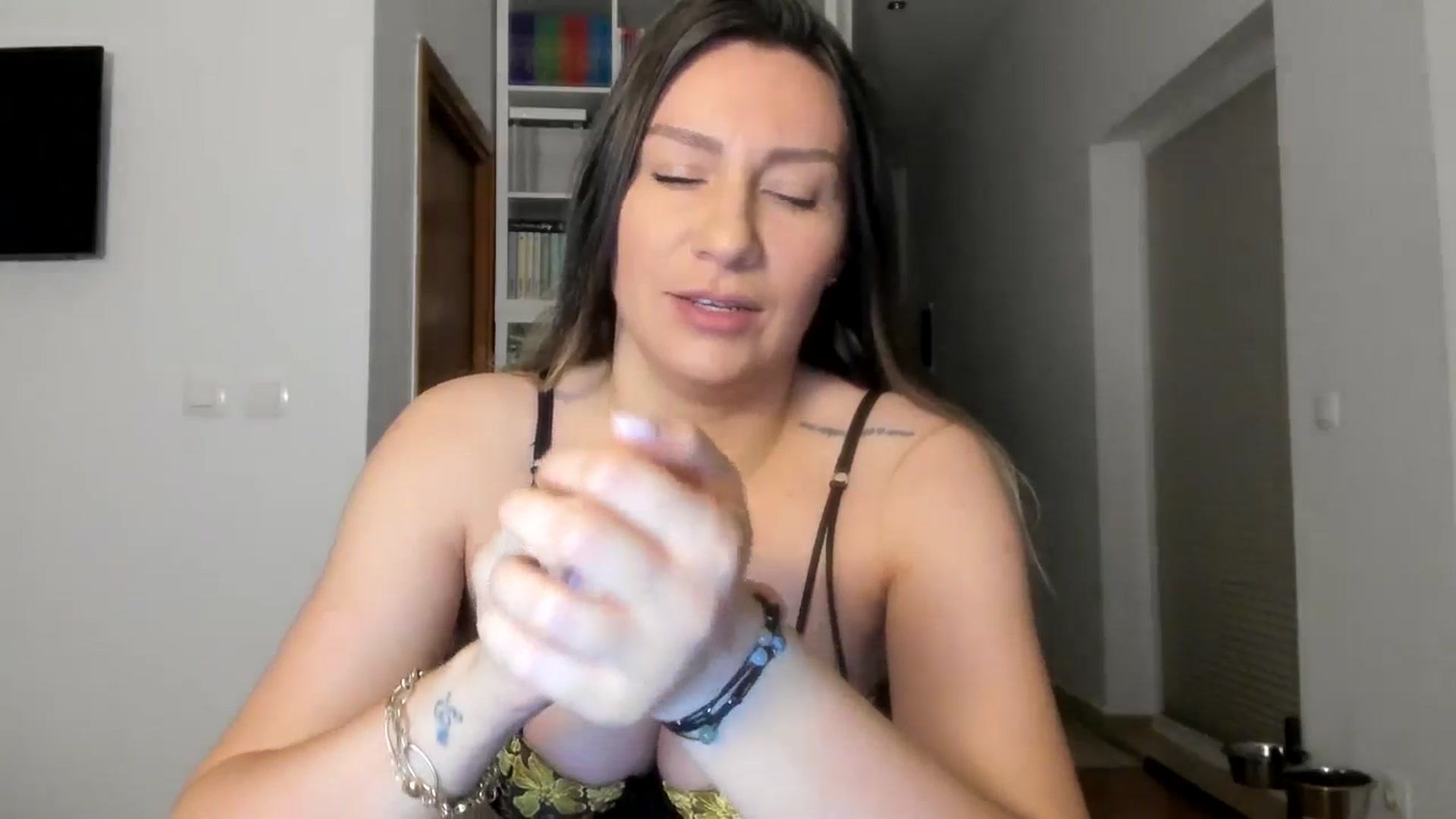 Gallery image thumbnail from ItsEvie's myfreecams stream on, 08/21/2025, 22:49 image 3 of 20