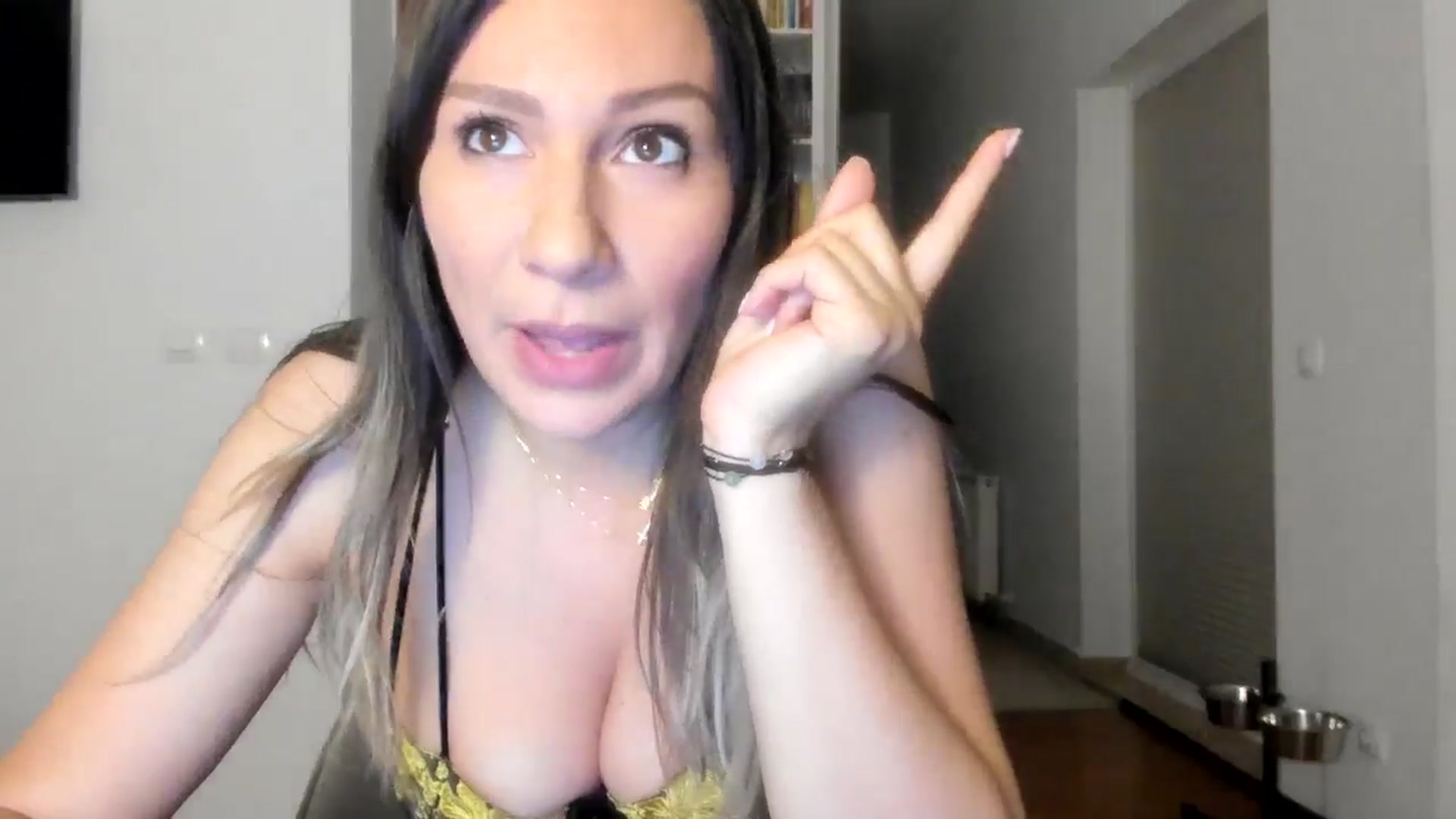 Gallery image thumbnail from ItsEvie's myfreecams stream on, 08/21/2025, 22:49 image 13 of 20
