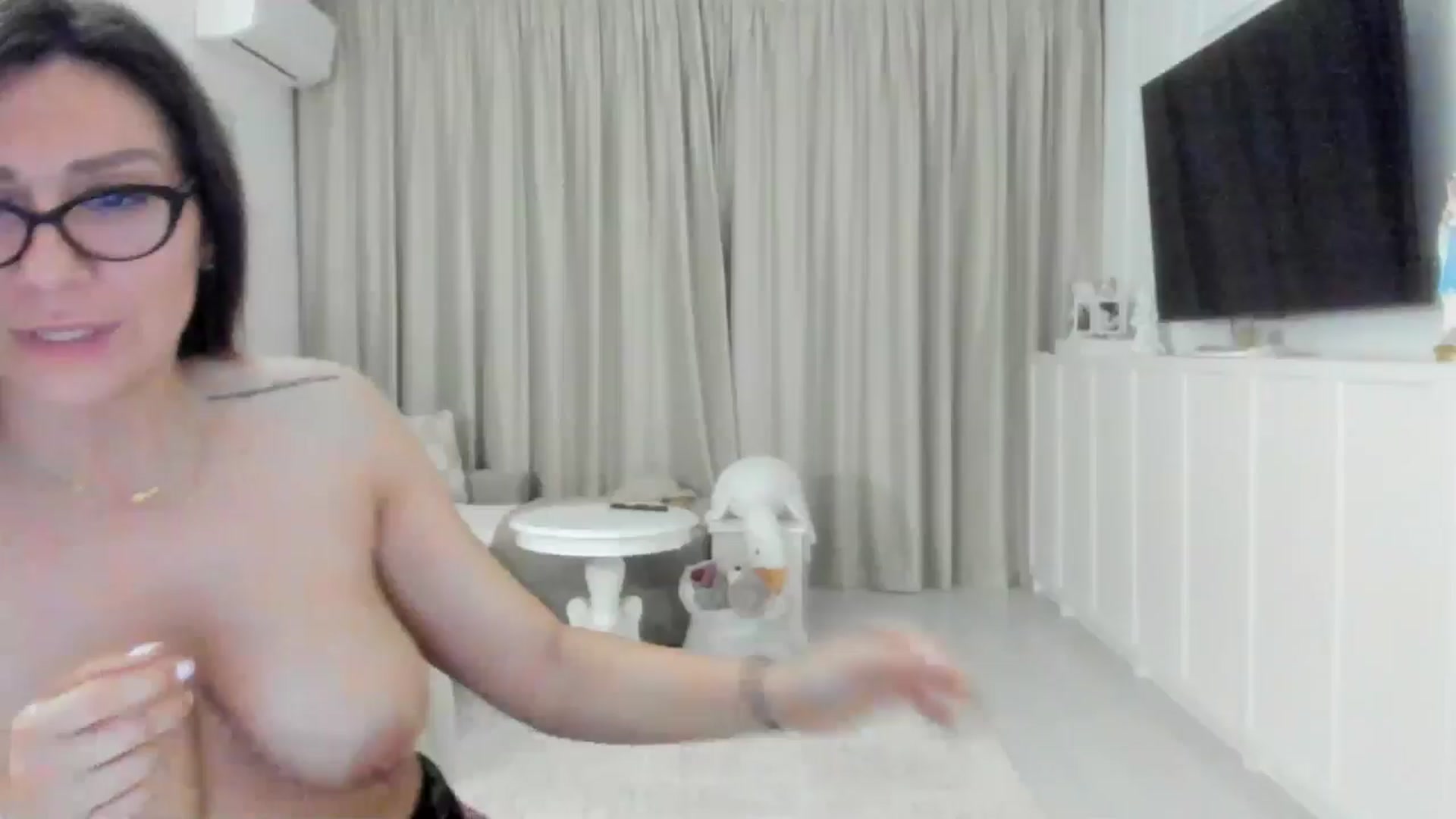 Gallery image thumbnail from ItsEvie's myfreecams stream on, 08/26/2025, 24:24 image 14 of 20