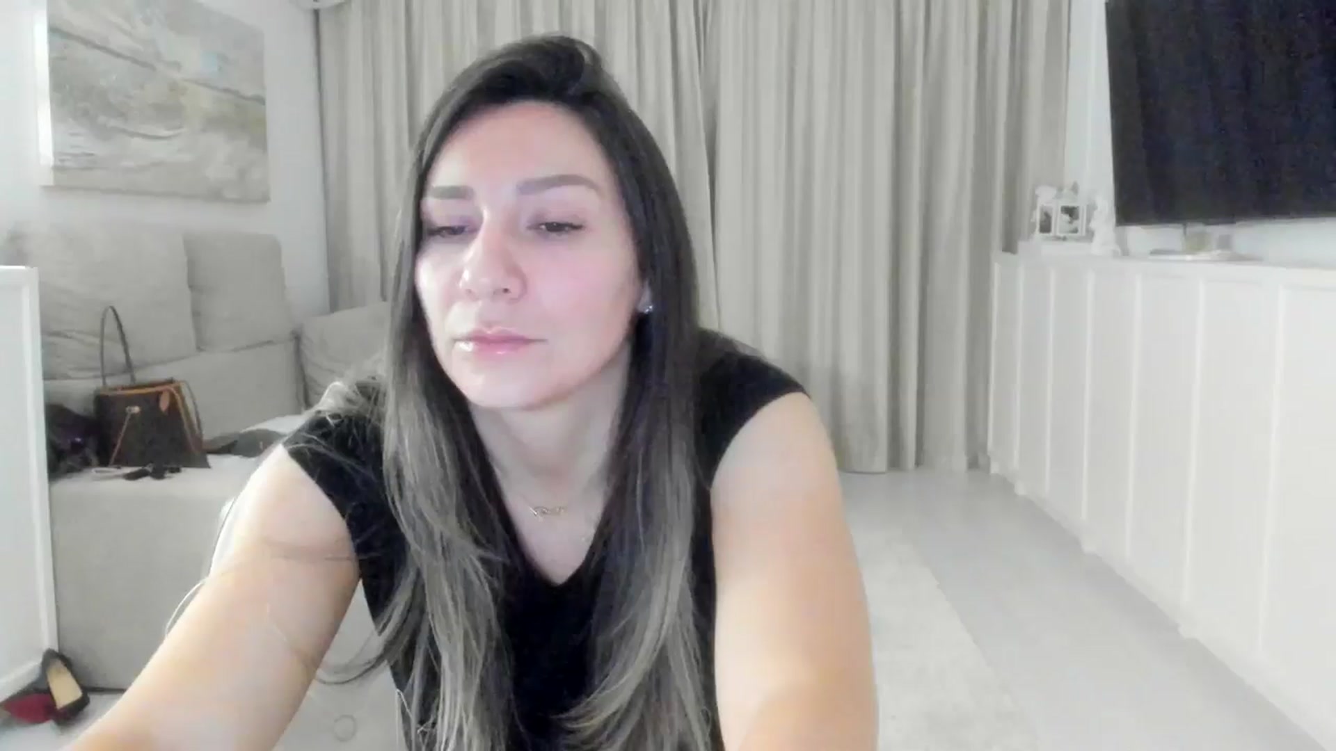 Gallery image thumbnail from ItsEvie's myfreecams stream on, 08/26/2025, 24:24 image 6 of 20