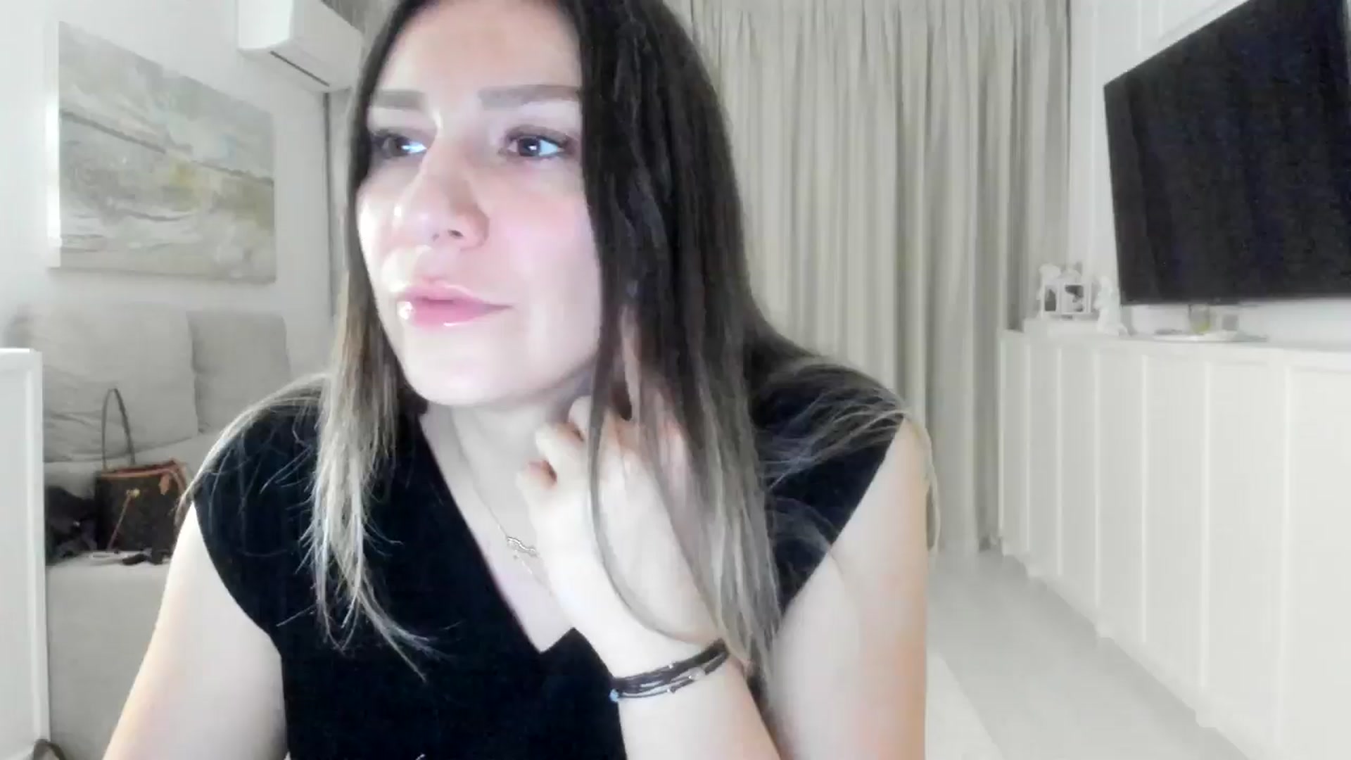Gallery image thumbnail from ItsEvie's myfreecams stream on, 08/26/2025, 24:24 image 1 of 20