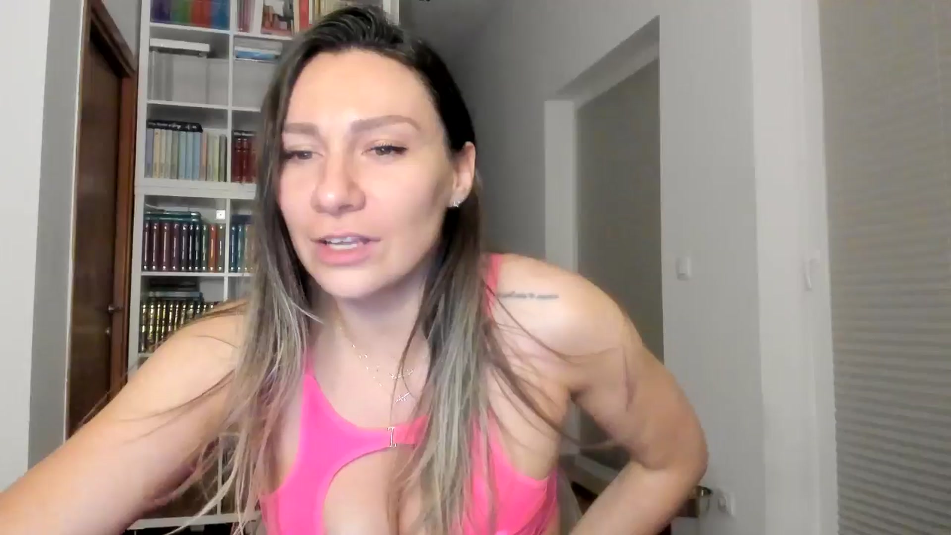 Gallery image thumbnail from ItsEvie's myfreecams stream on, 08/27/2025, 24:01 image 18 of 20