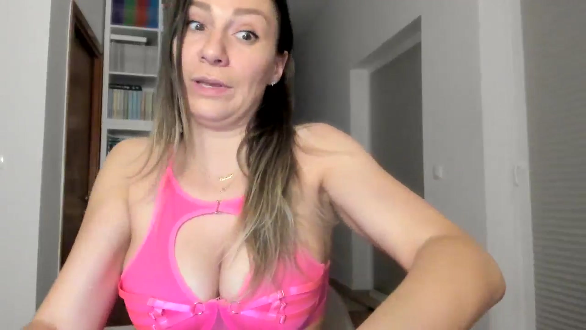 Gallery image thumbnail from ItsEvie's myfreecams stream on, 08/27/2025, 24:34 image 7 of 20