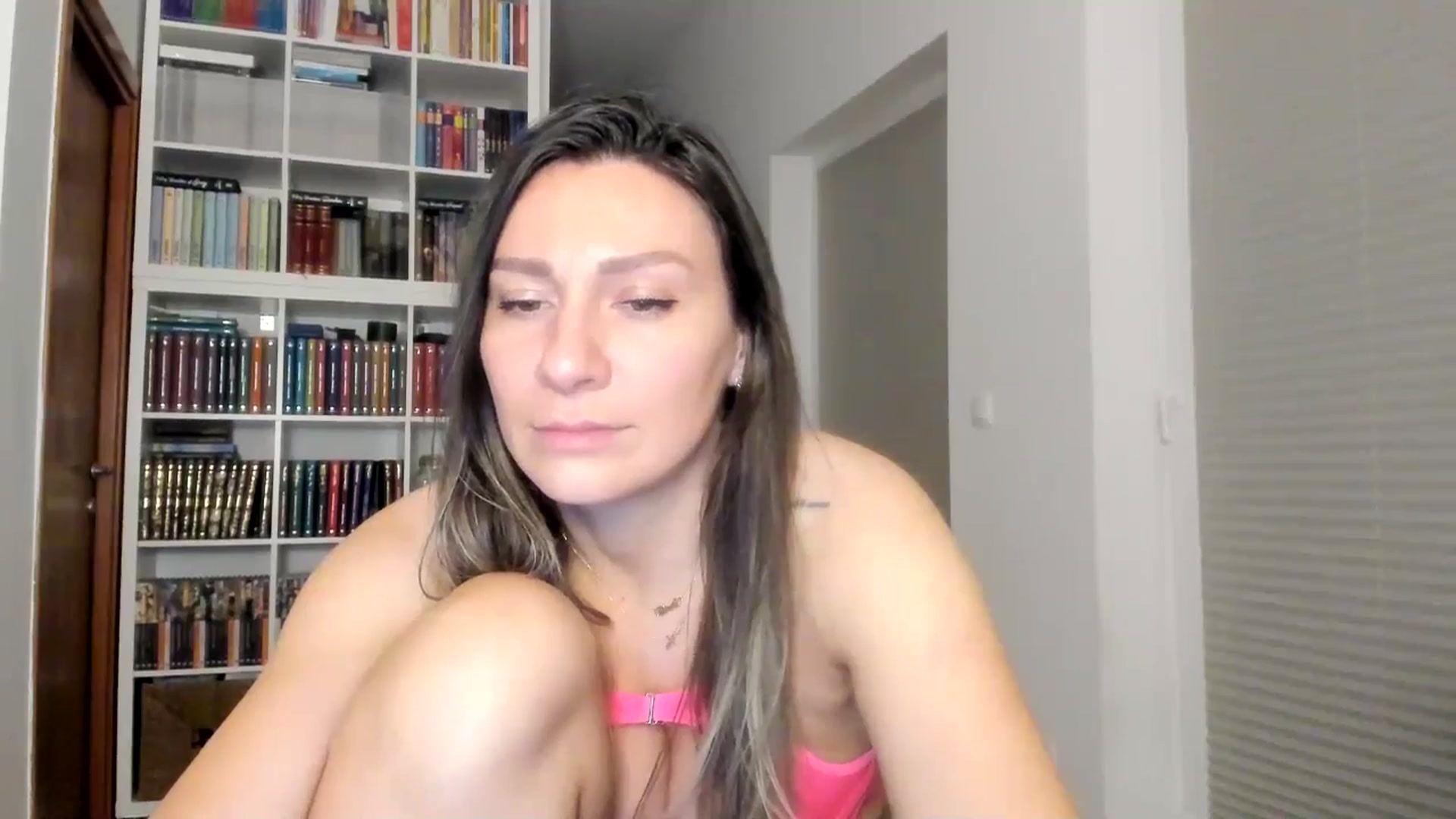Gallery image thumbnail from ItsEvie's myfreecams stream on, 08/27/2025, 24:34 image 19 of 20