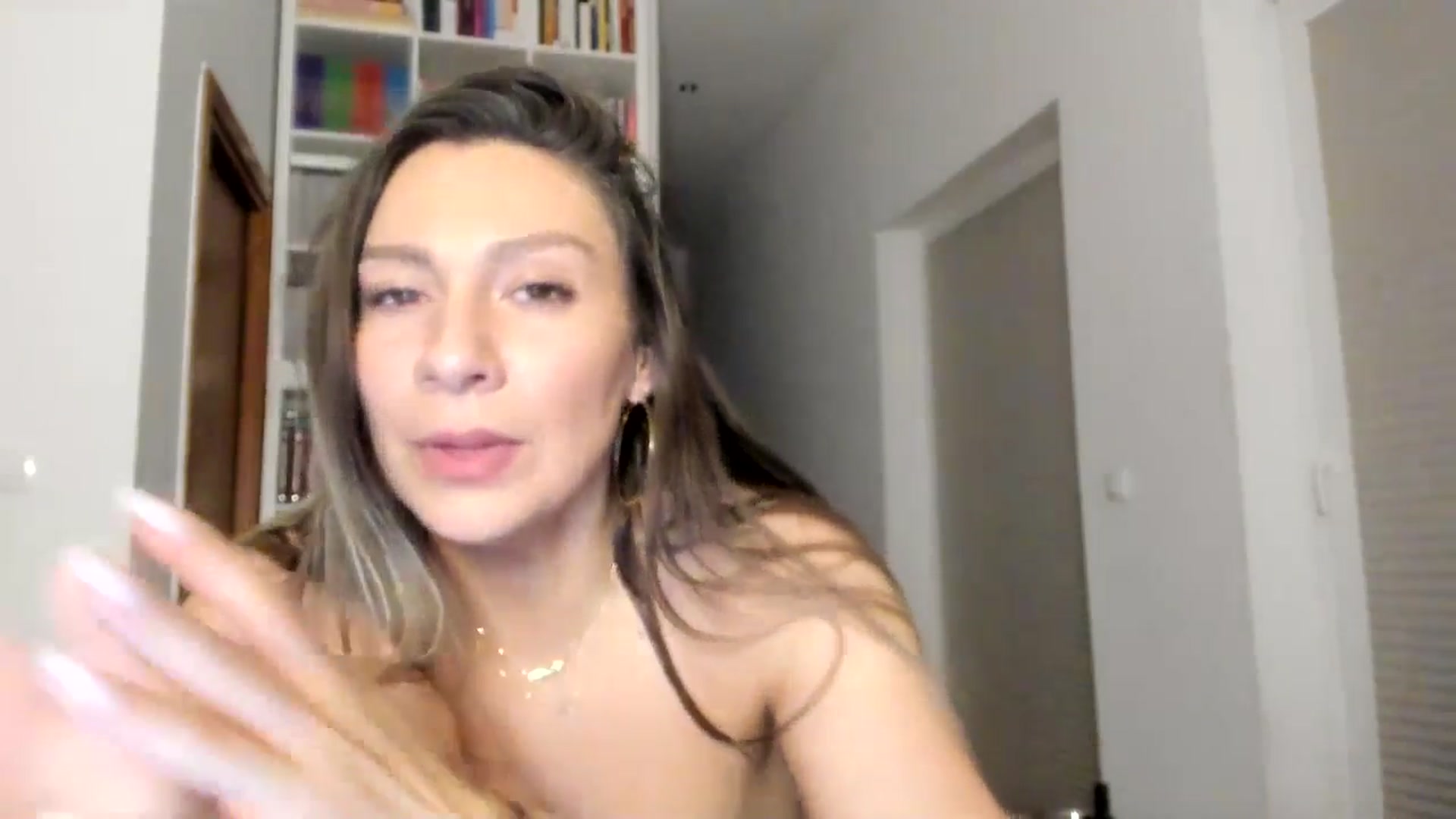 Gallery image thumbnail from ItsEvie's myfreecams stream on, 08/29/2025, 01:30 image 12 of 20