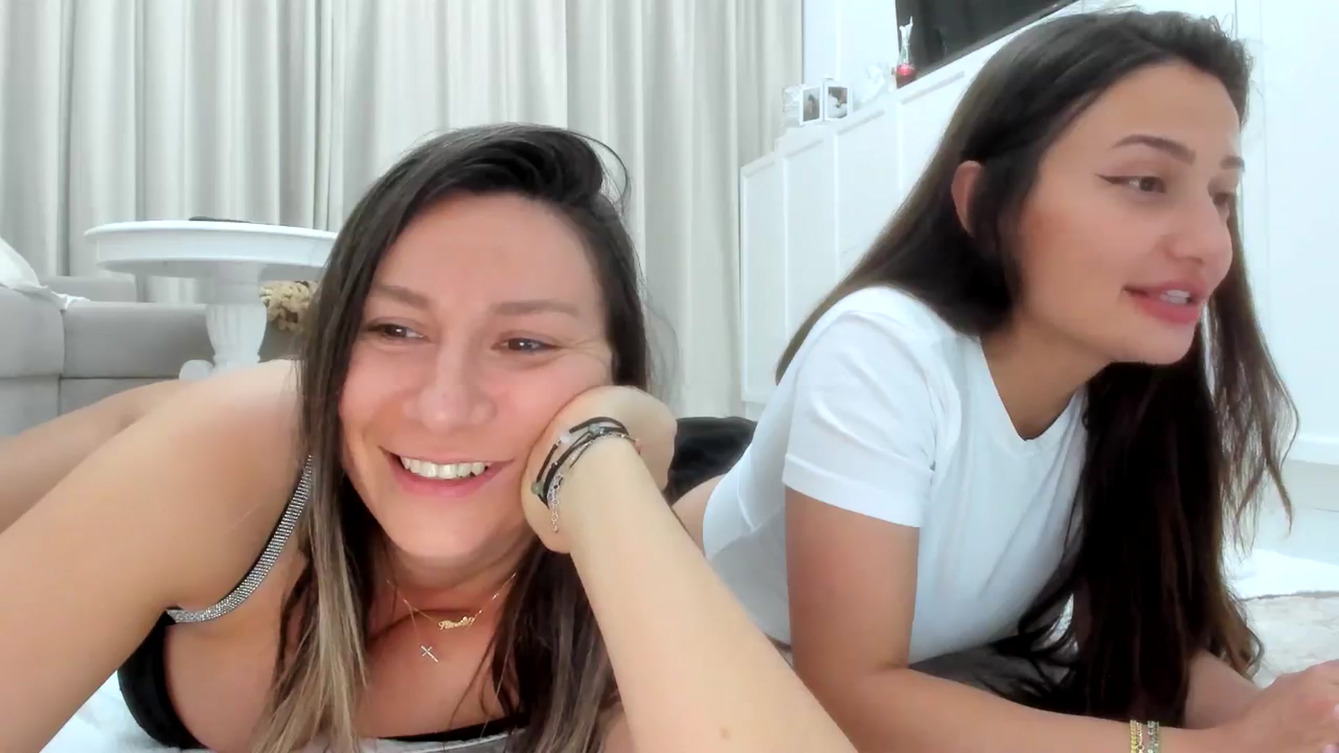 Gallery image thumbnail from ItsEvie's myfreecams stream on, 09/03/2025, 23:16 image 13 of 20