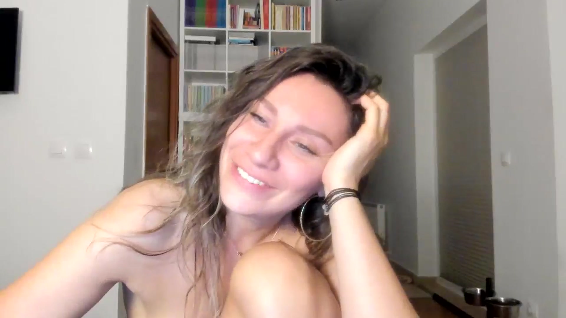 Gallery image thumbnail from ItsEvie's myfreecams stream on, 09/12/2025, 24:09 image 18 of 20