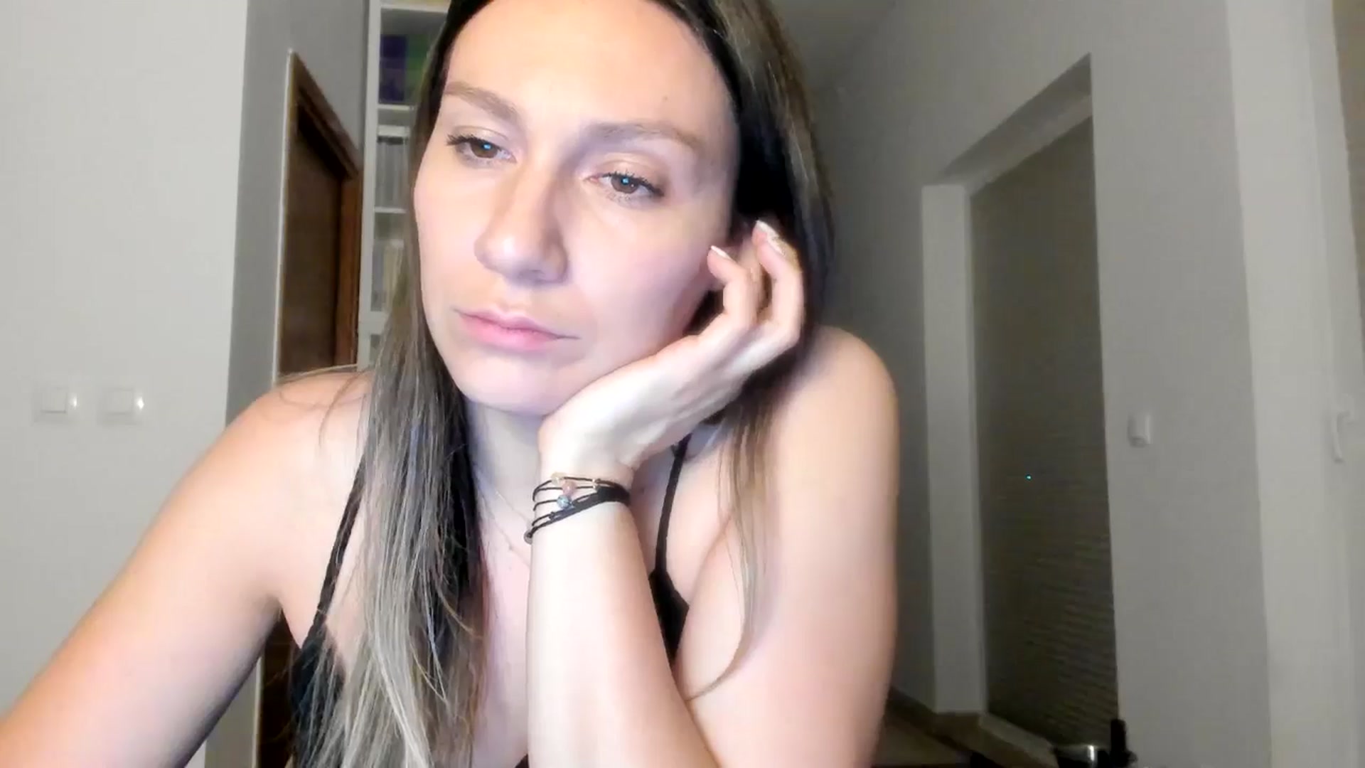 Gallery image thumbnail from ItsEvie's myfreecams stream on, 09/15/2025, 23:45 image 10 of 20