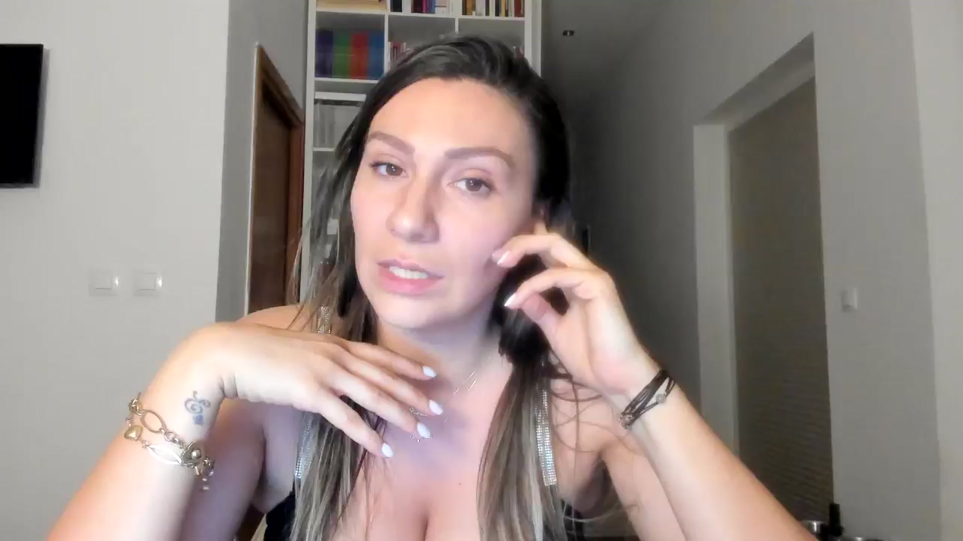 Gallery image thumbnail from ItsEvie's myfreecams stream on, 09/21/2025, 24:01 image 1 of 20