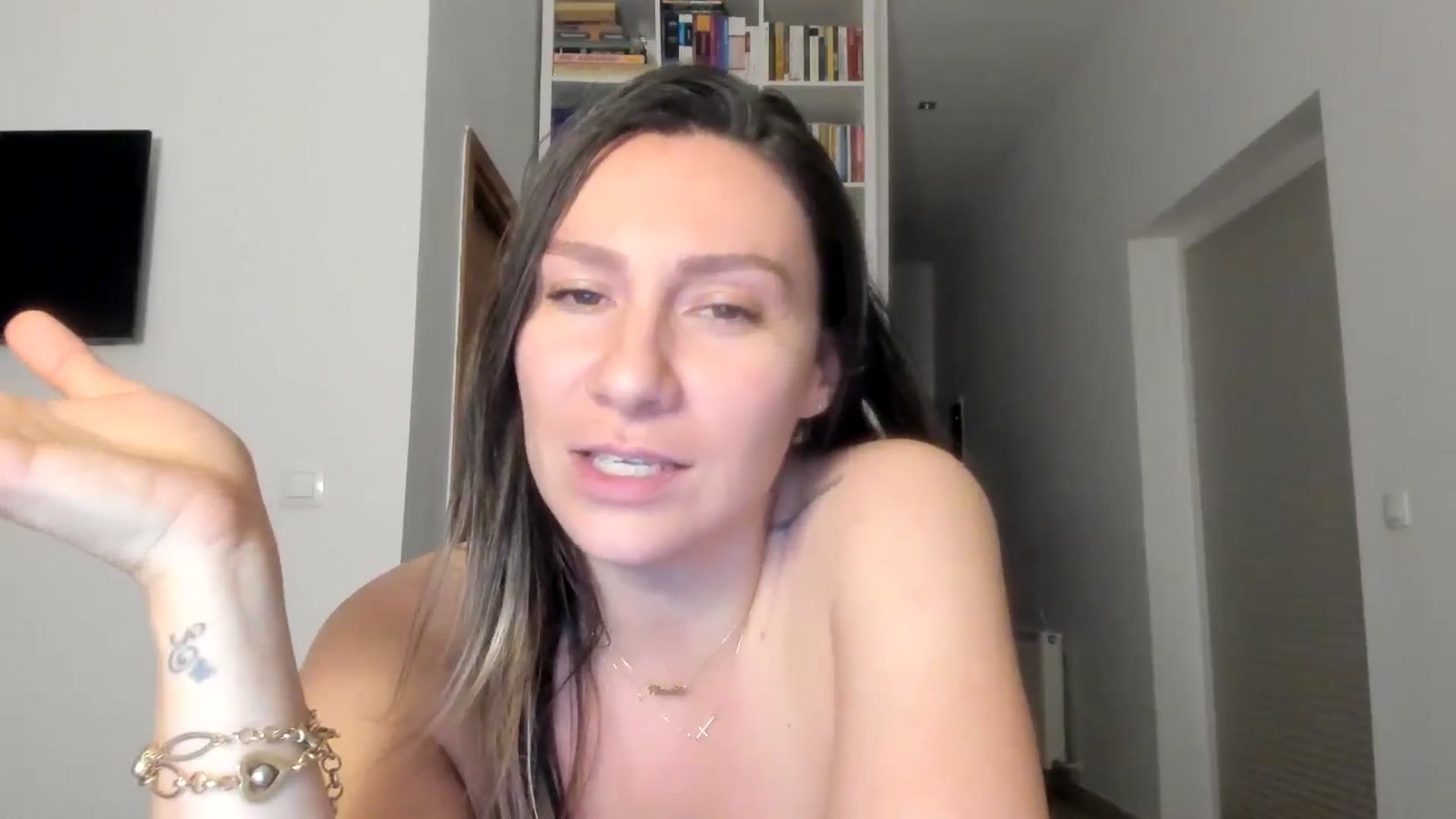Gallery image thumbnail from ItsEvie's myfreecams stream on, 09/21/2025, 24:01 image 15 of 20