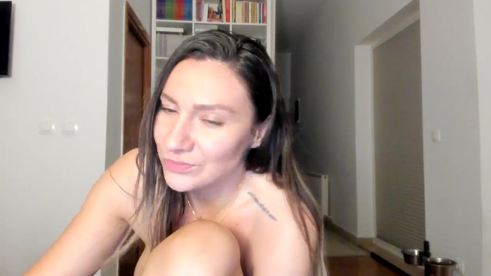 Gallery image thumbnail from ItsEvie's myfreecams stream on, 09/21/2025, 24:21 image 6 of 20