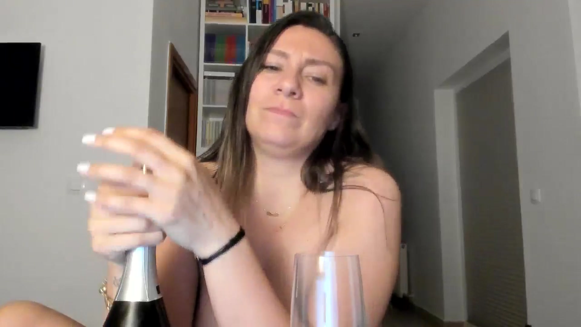 Gallery image thumbnail from ItsEvie's myfreecams stream on, 09/21/2025, 24:21 image 3 of 20