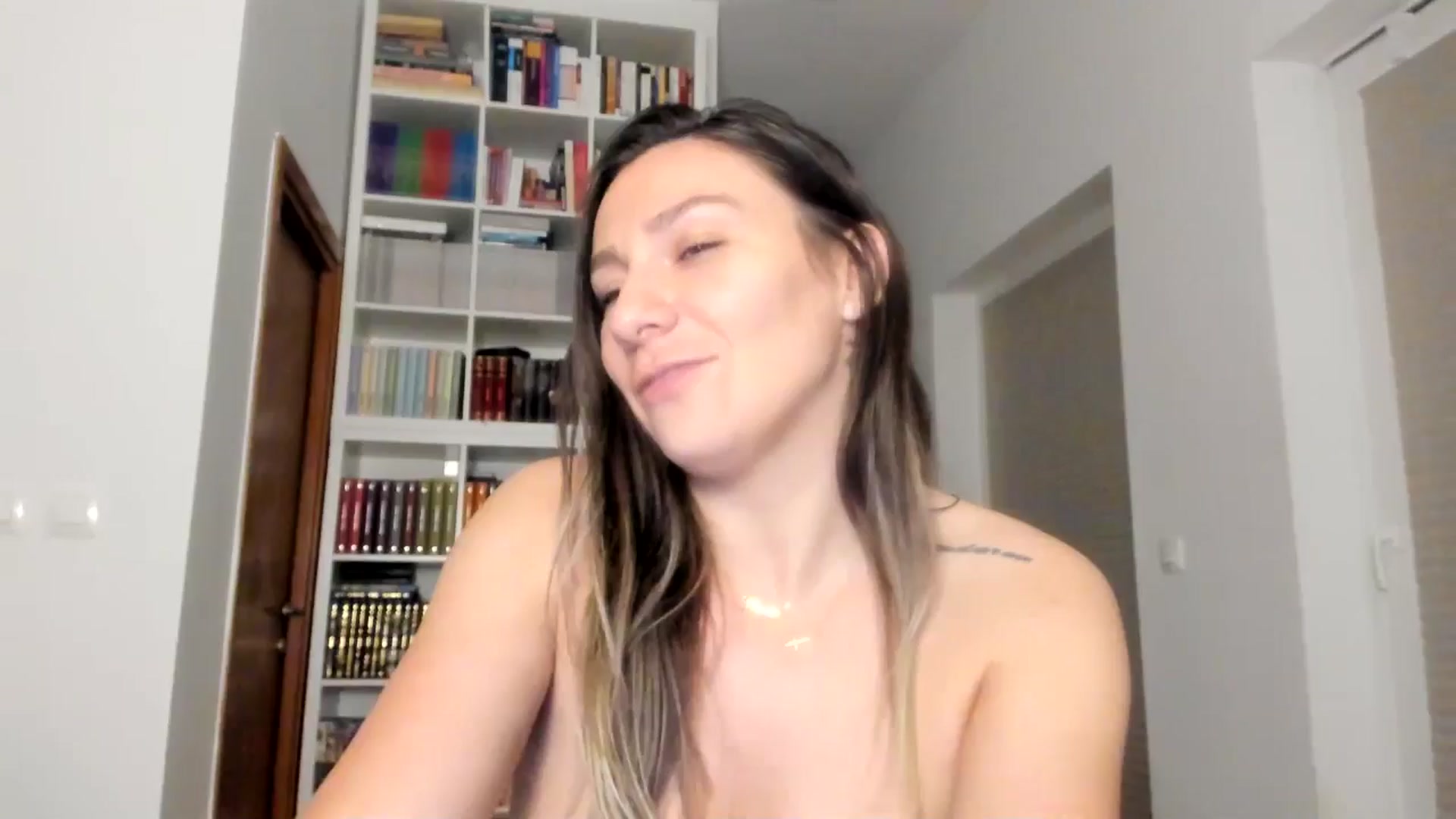 Gallery image thumbnail from ItsEvie's myfreecams stream on, 09/21/2025, 01:32 image 9 of 20