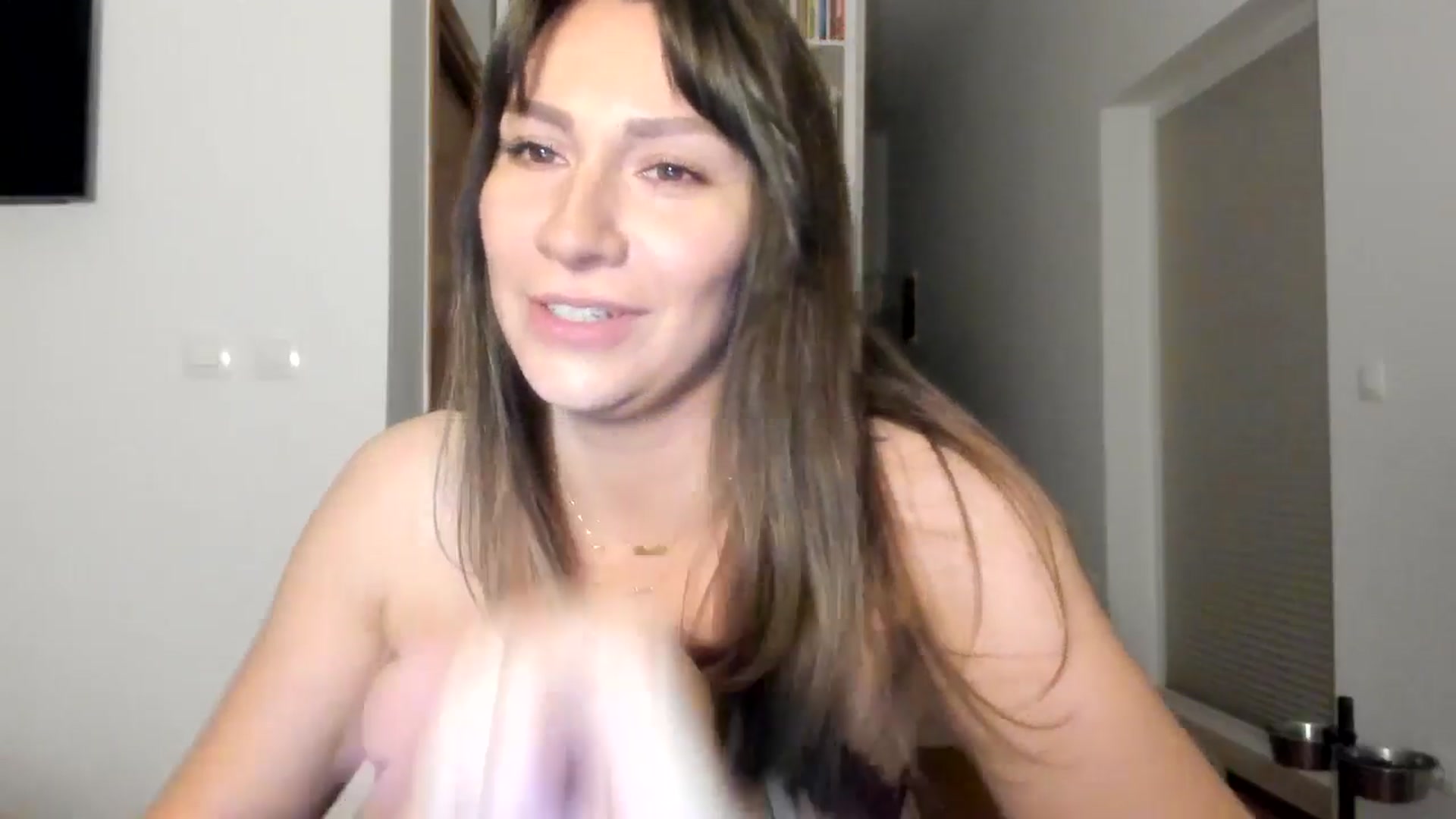 Gallery image thumbnail from ItsEvie's myfreecams stream on, 10/13/2025, 22:02 image 19 of 20