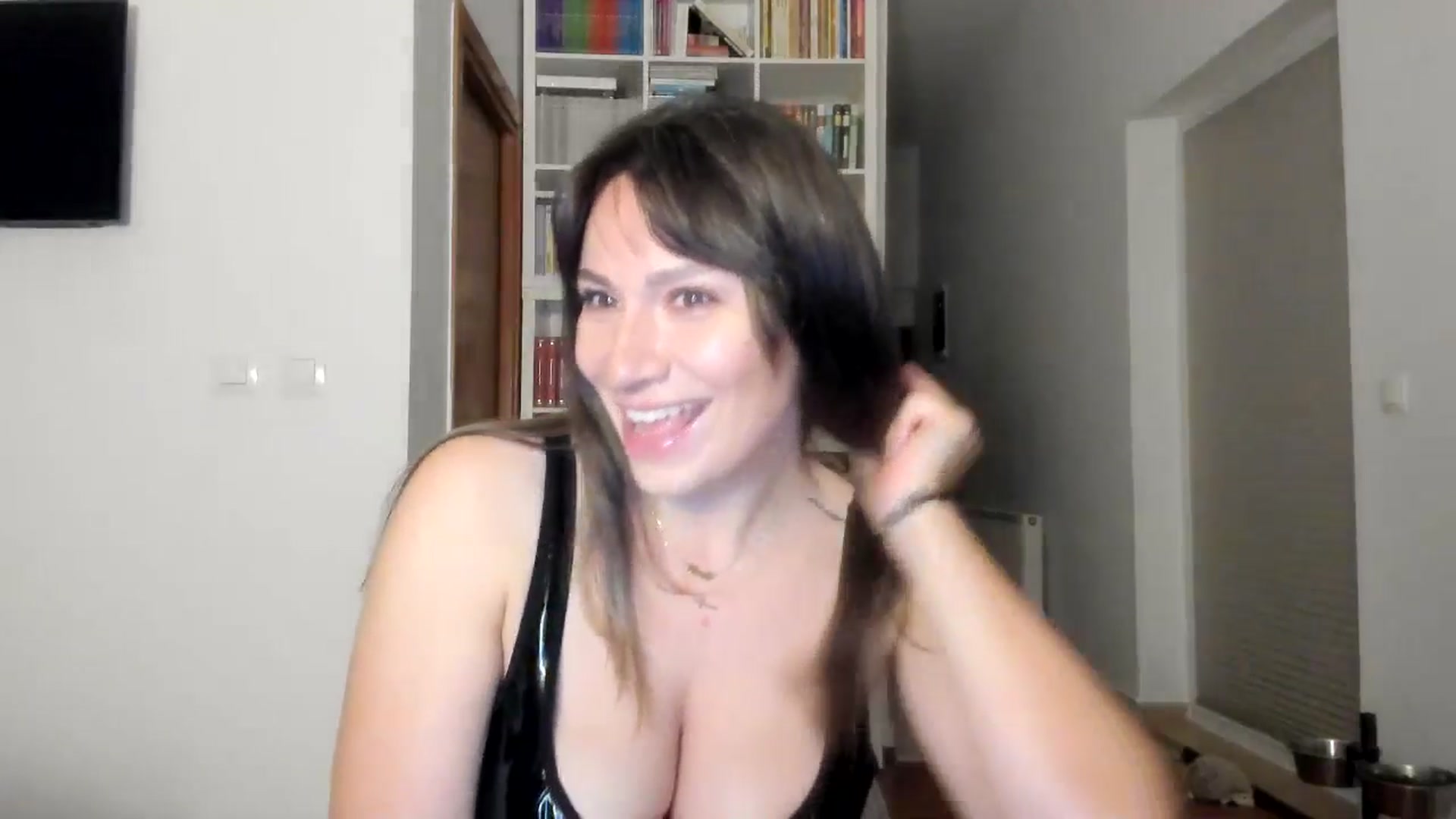 Gallery image thumbnail from ItsEvie's myfreecams stream on, 10/14/2025, 24:01 image 9 of 20