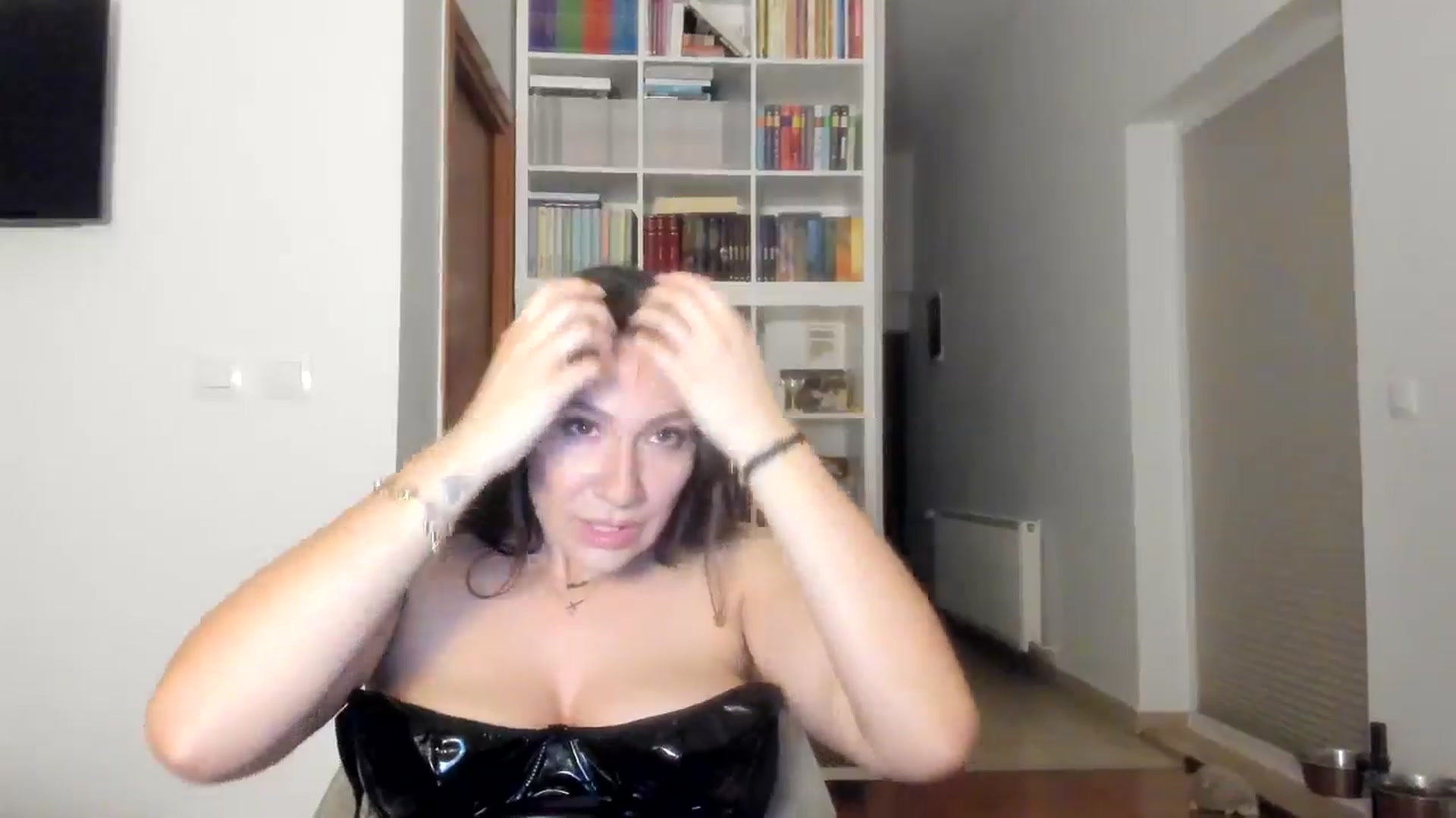 Gallery image thumbnail from ItsEvie's myfreecams stream on, 10/14/2025, 24:01 image 16 of 20